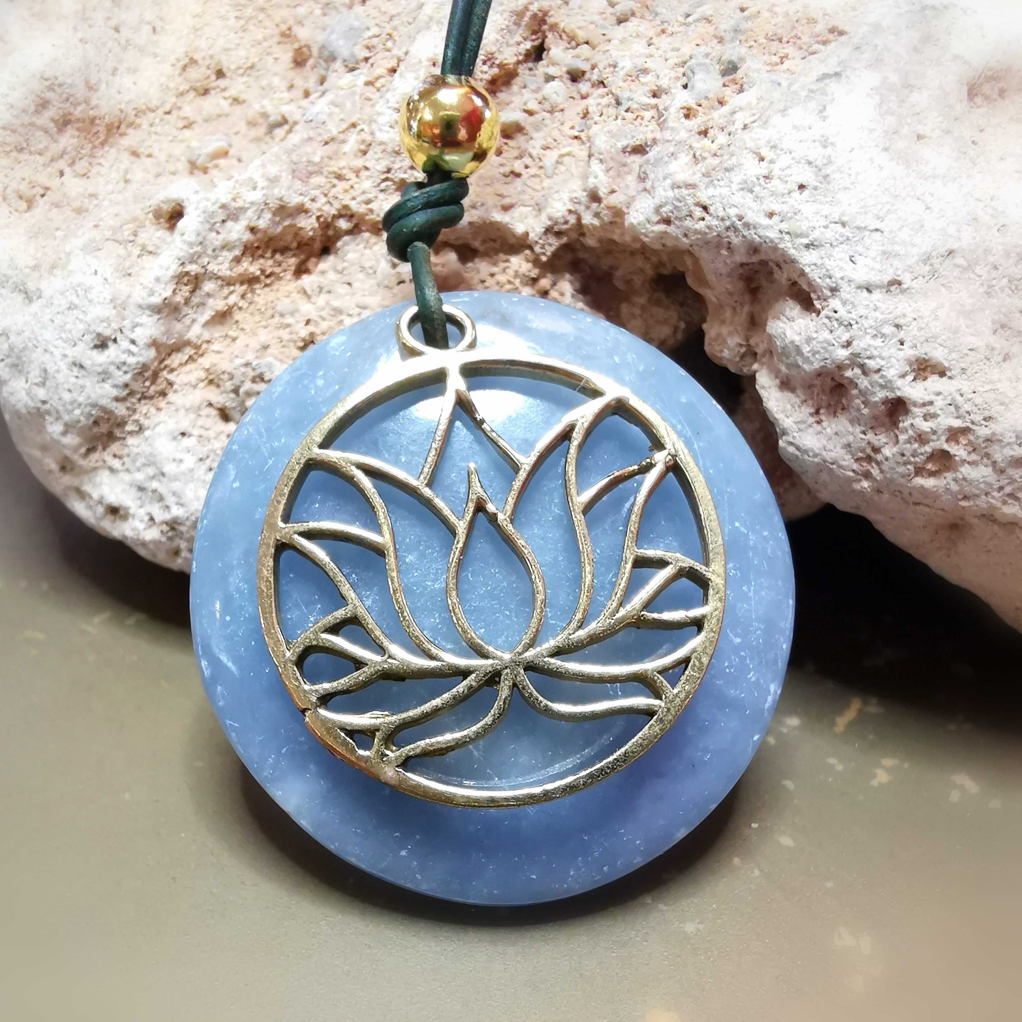 Angelit Edelstein Lotus Karma Kette – geweiht für Ruhe, Vertrauen & spirituelle Klarheit