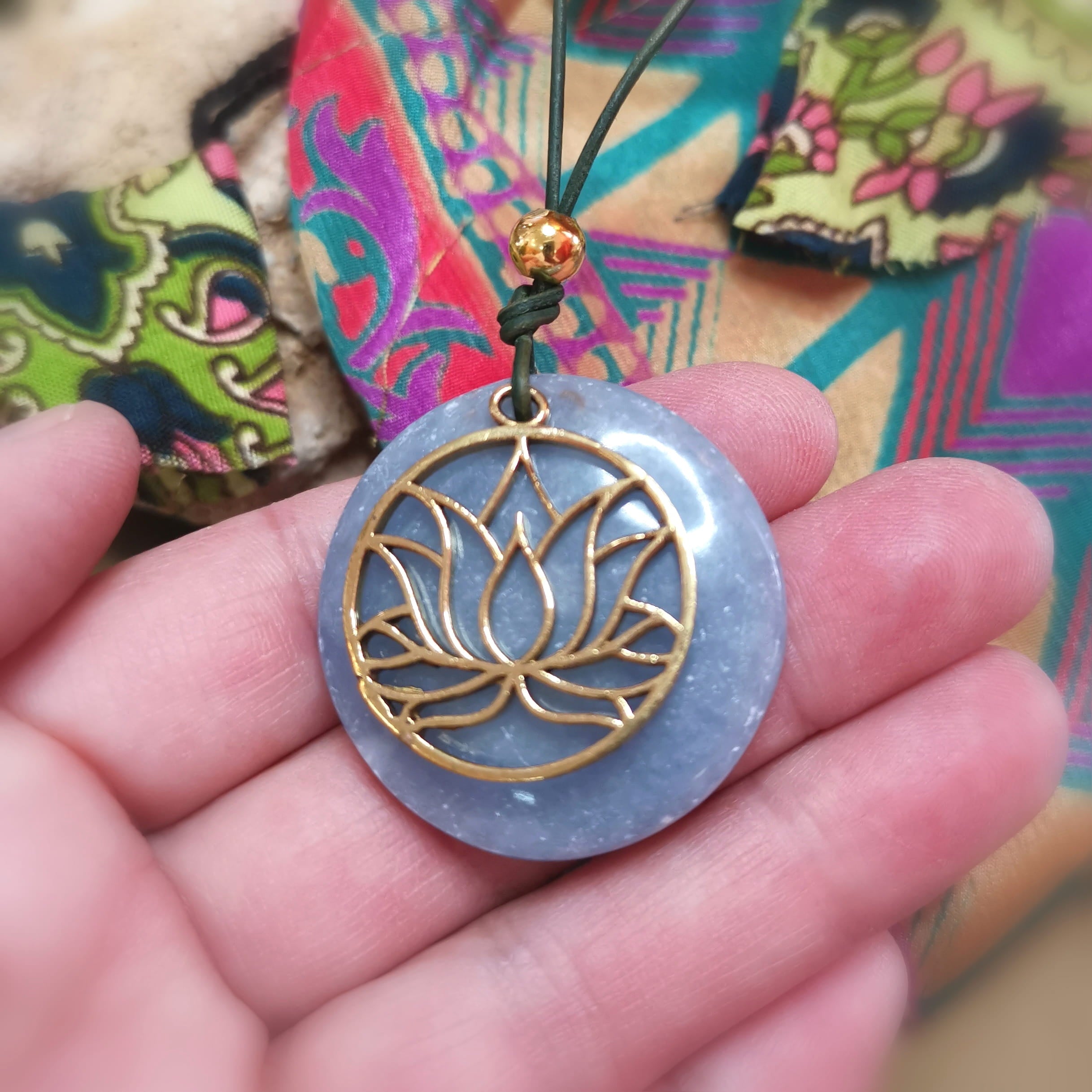 Angelit Edelstein Lotus Karma Kette – geweiht für Ruhe, Vertrauen & spirituelle Klarheit