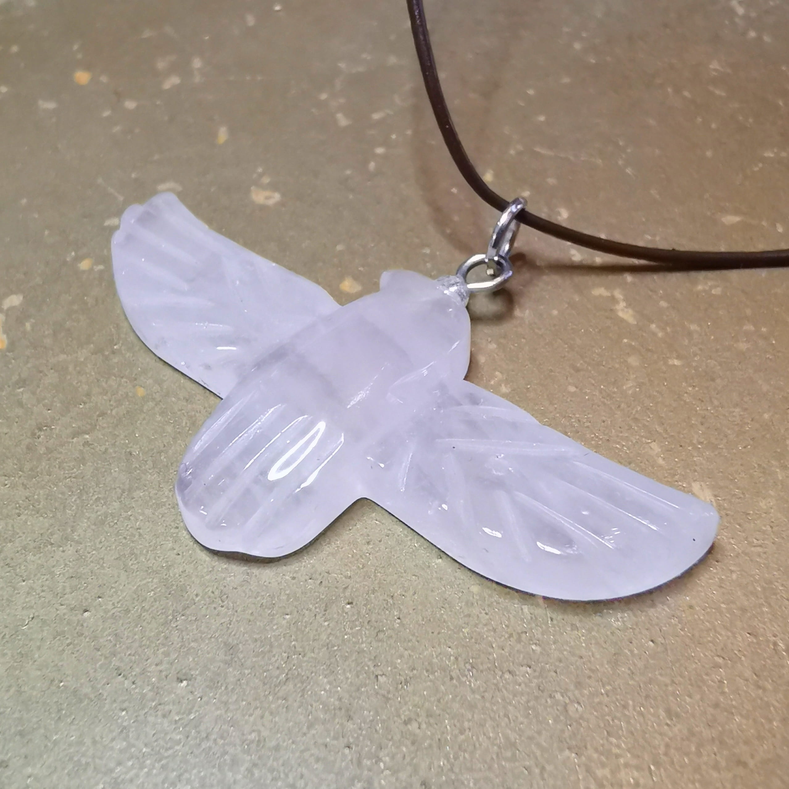 Rosenquarz Edelstein & Leder – Adler Krafttier Kette, geweiht für Freiheit & Herzmut