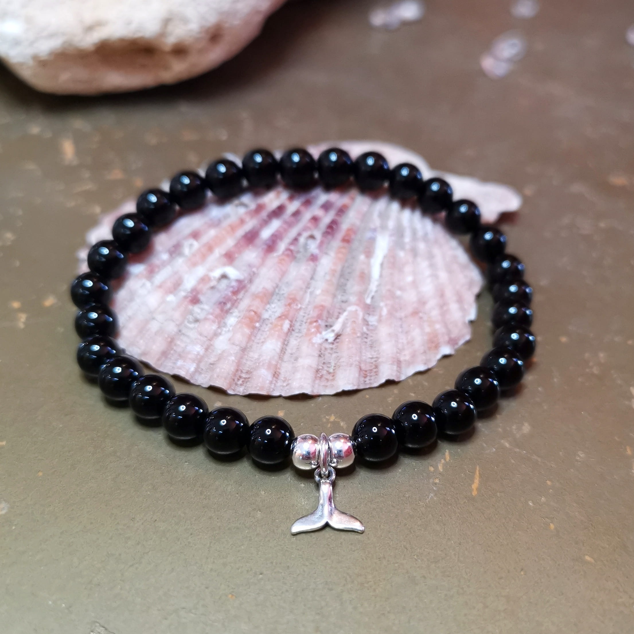 Onyx Edelstein Karma Armband mit Walflosse – geweiht für Urvertrauen & innere Stärke
