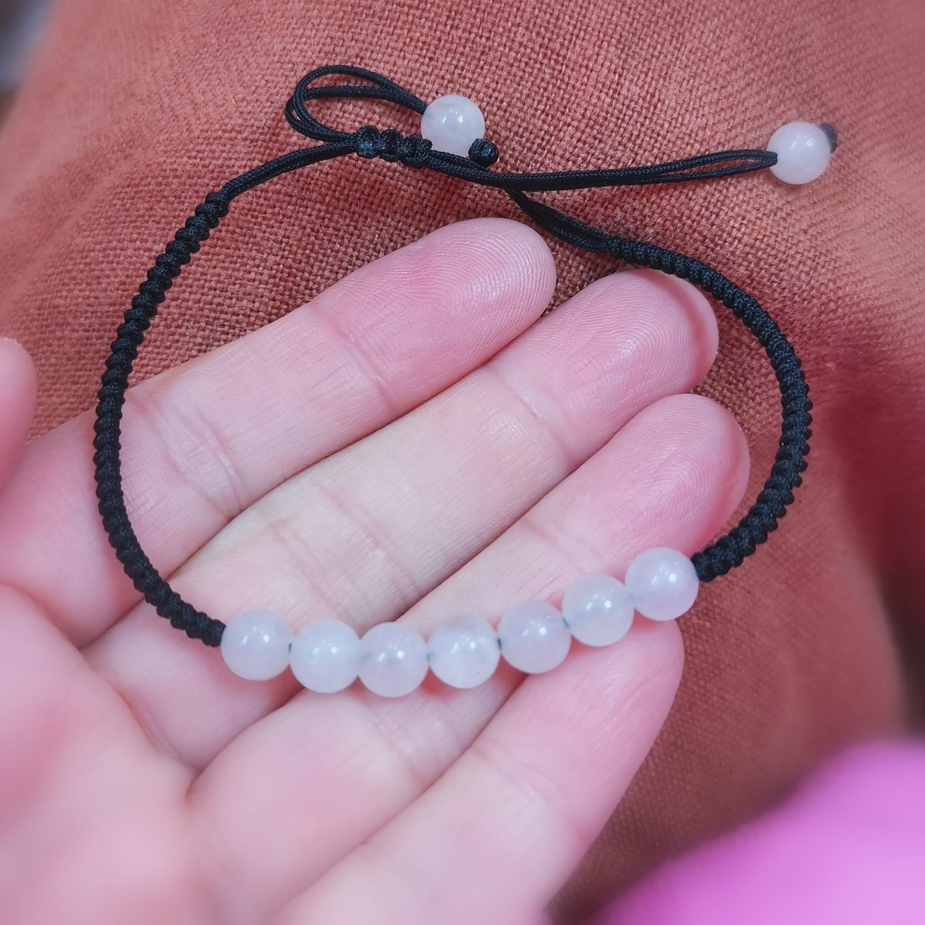 Rosenquarz Makramee Edelstein Reminder Armband – geweiht für Herzöffnung & liebevolle Erinnerung