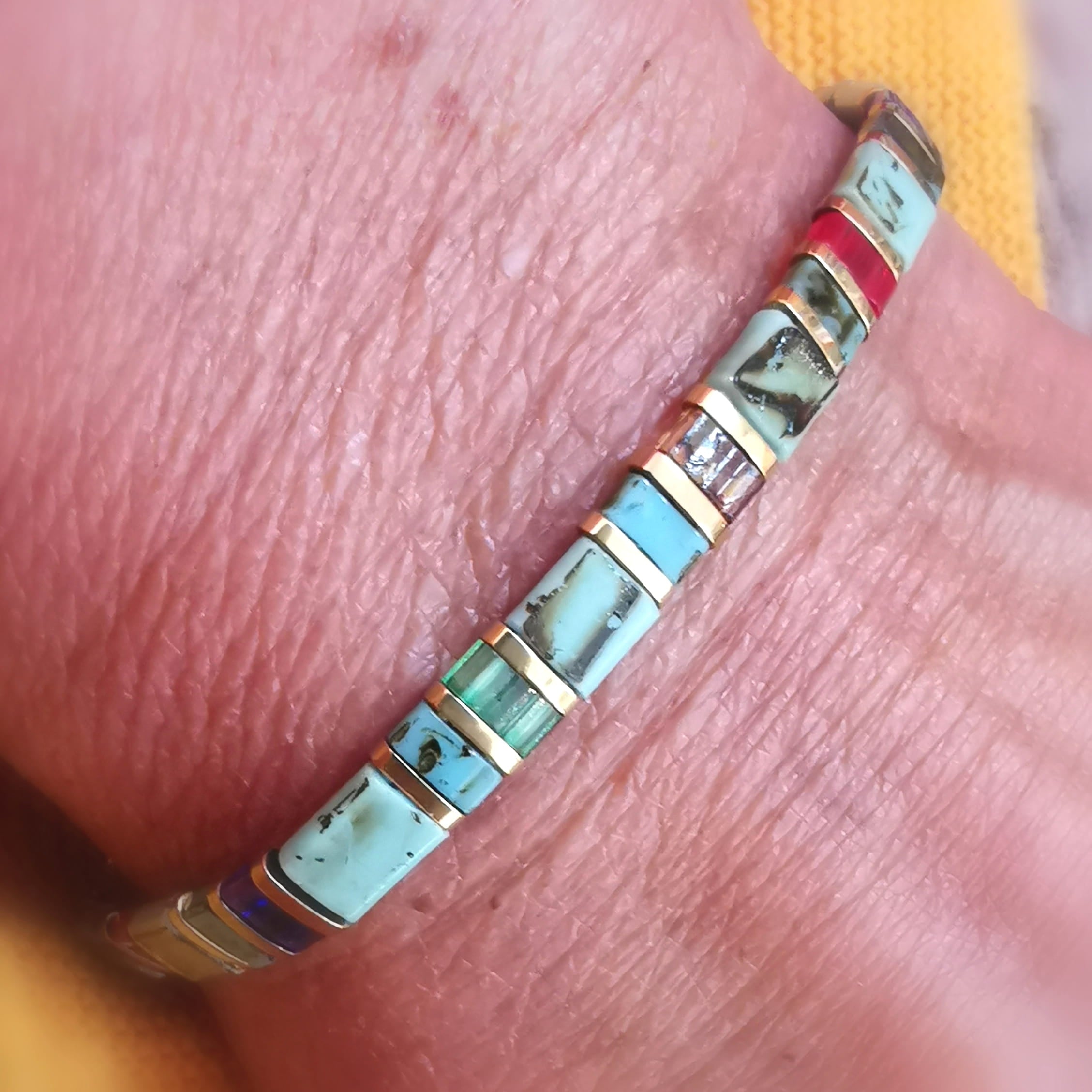 Stretch Beads Armband Grün bunt – elastisches Statement Armband mit Licht & Liebe