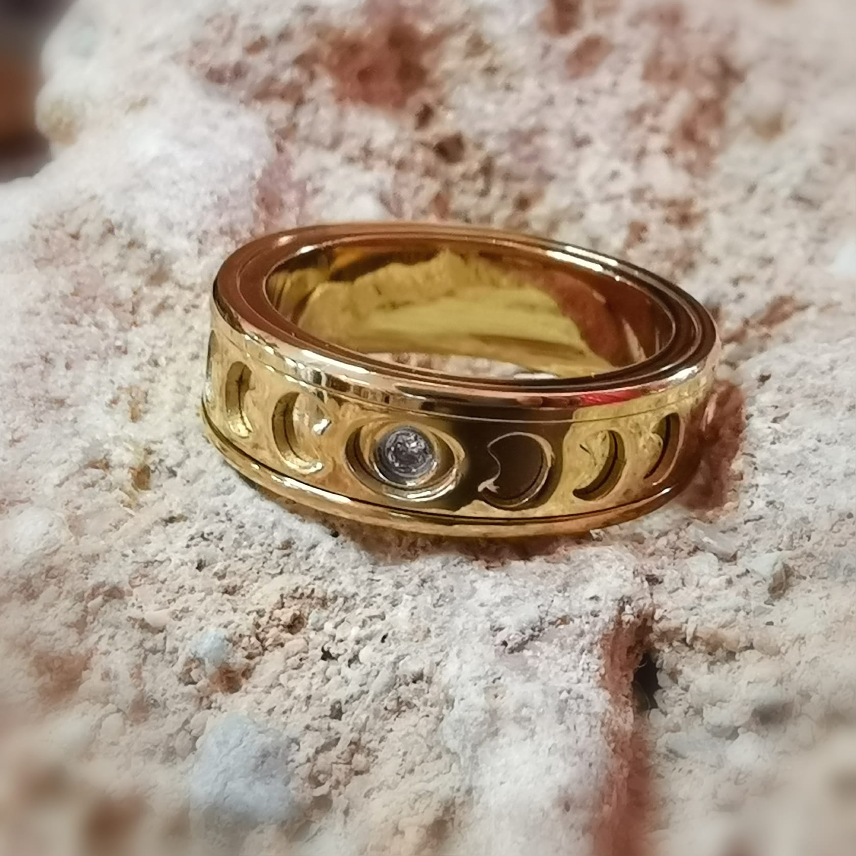 Mondphasen Ring mit Zirkon – geweiht für Intuition, Wandel & weibliche Kraft