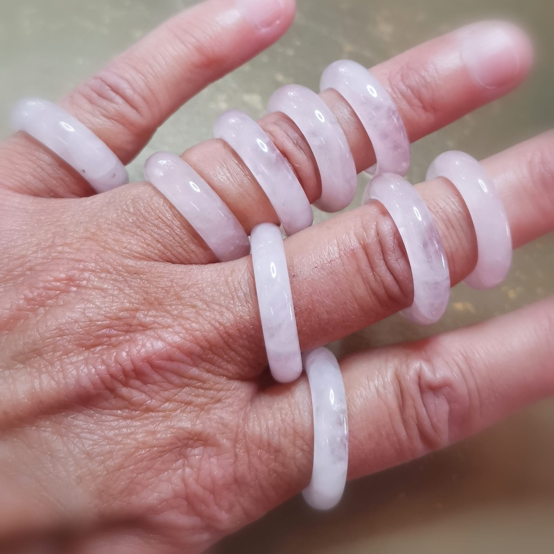Rosenquarz Heilstein Edelstein Ring – geweiht für Liebe & Zufriedenheit