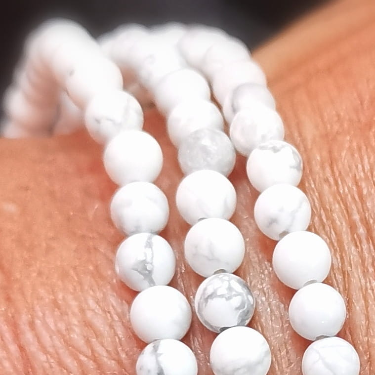 Howlith Edelstein Karma Yoga Armband – geweiht für Gelassenheit, Achtsamkeit & inneren Frieden