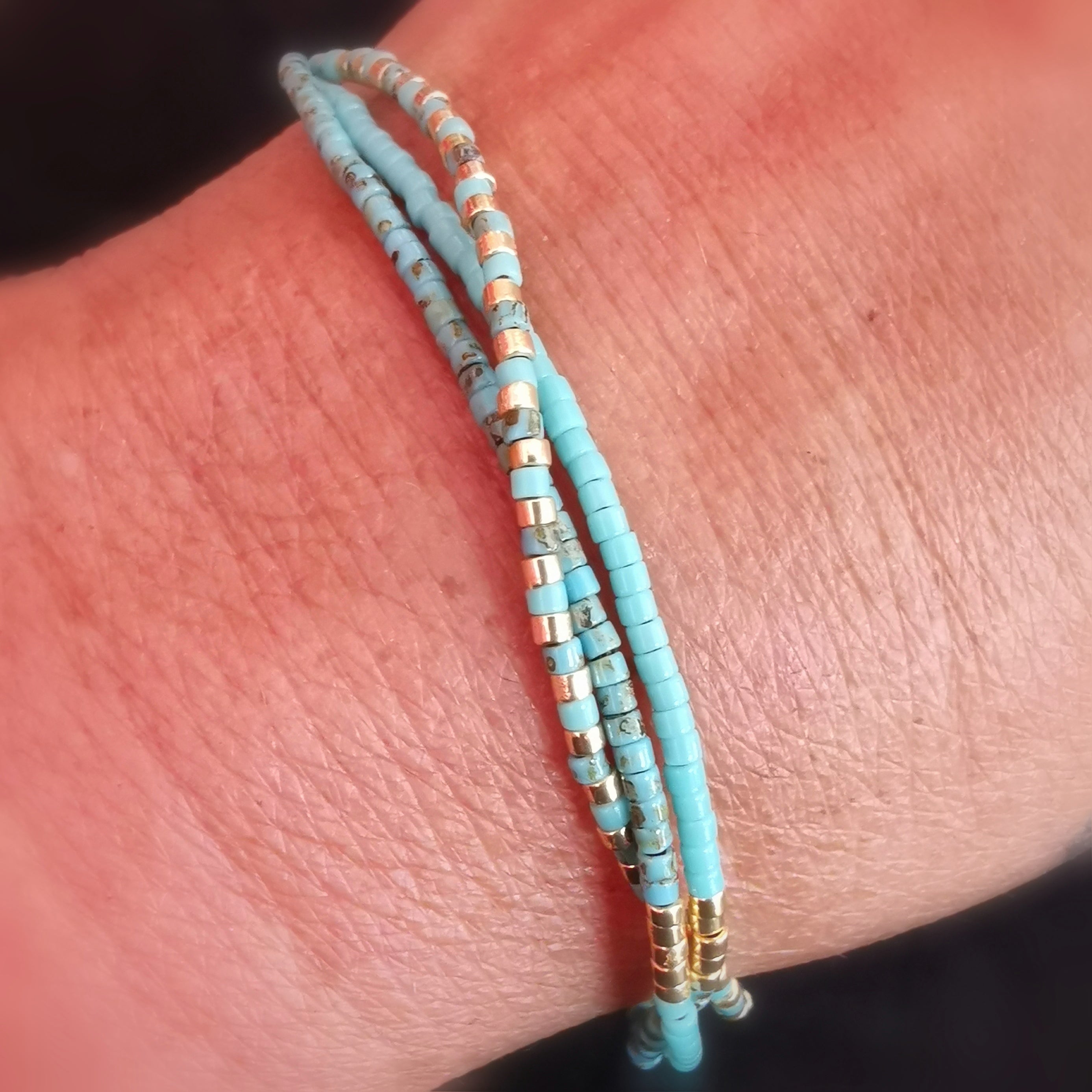 Miyuki Perlen Faden Lagen Armband Gold Türkis – geweiht für Freiheit, Lebensfreude