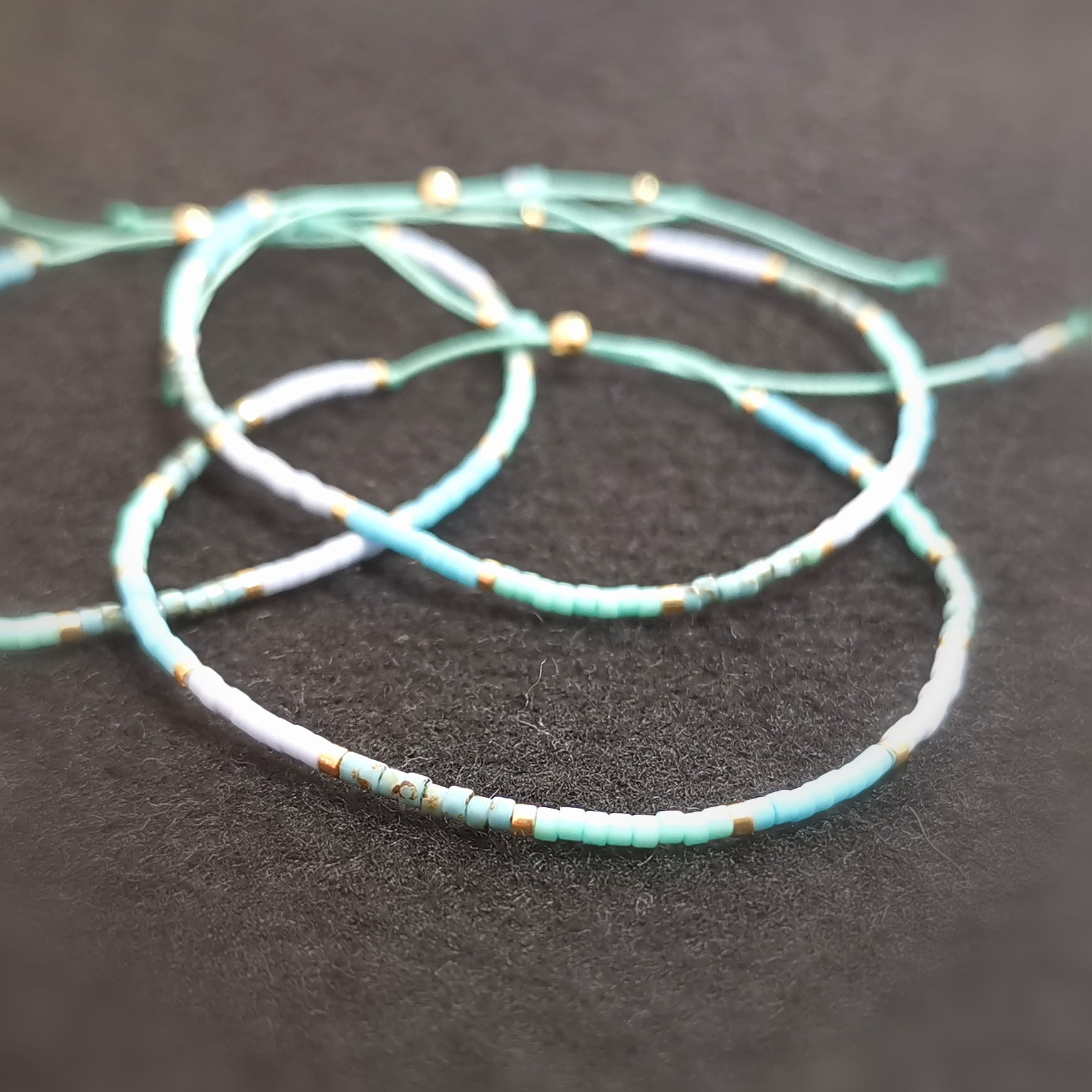 Miyuki Perlen Faden Armband Türkis Blau – geweiht für Freiheit, Leichtigkeit & Lebensfreude