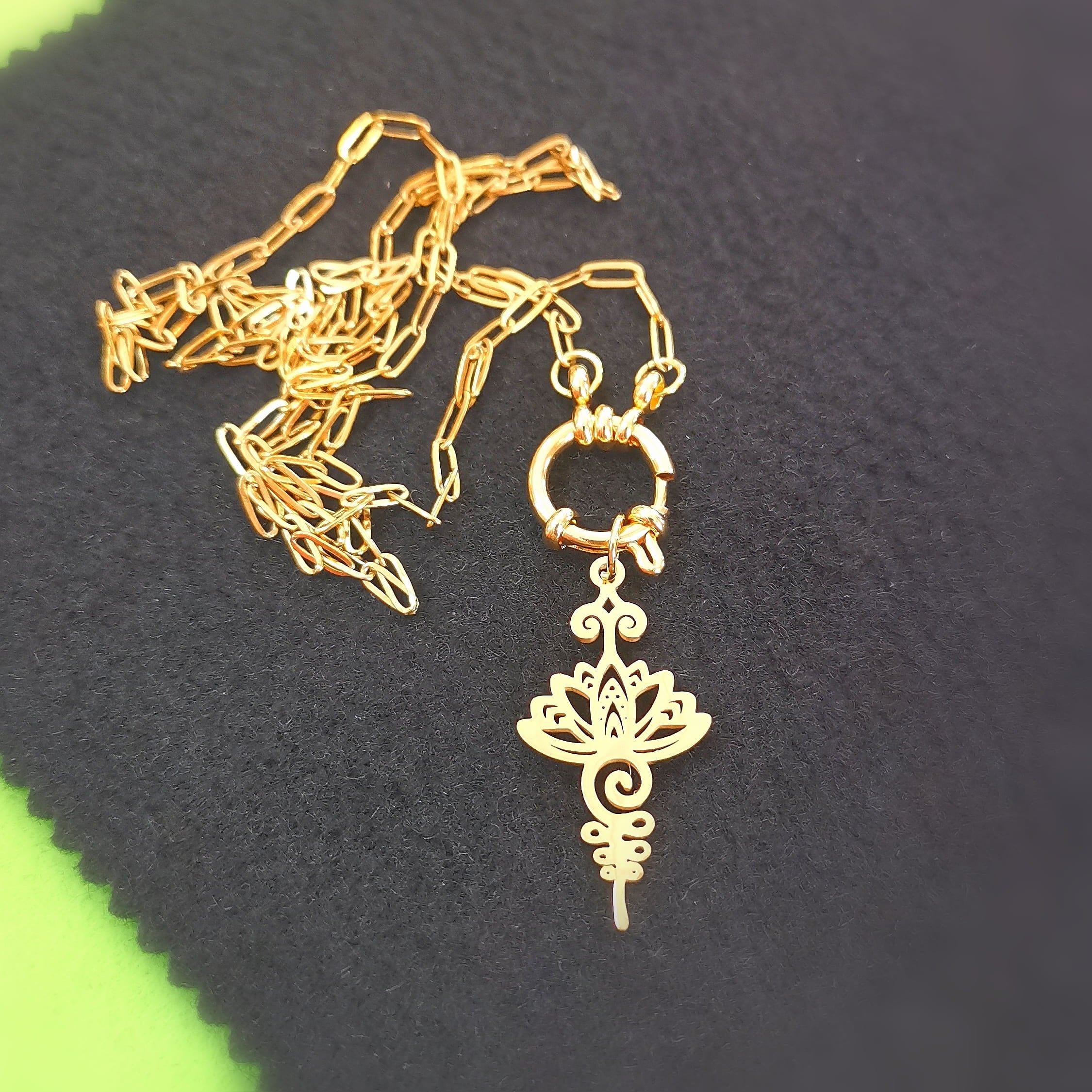 Lotus Symbol Yoga Gold Edelstahl Karma Kette – geweiht für Erwachen, Achtsamkeit & inneres Wachstum
