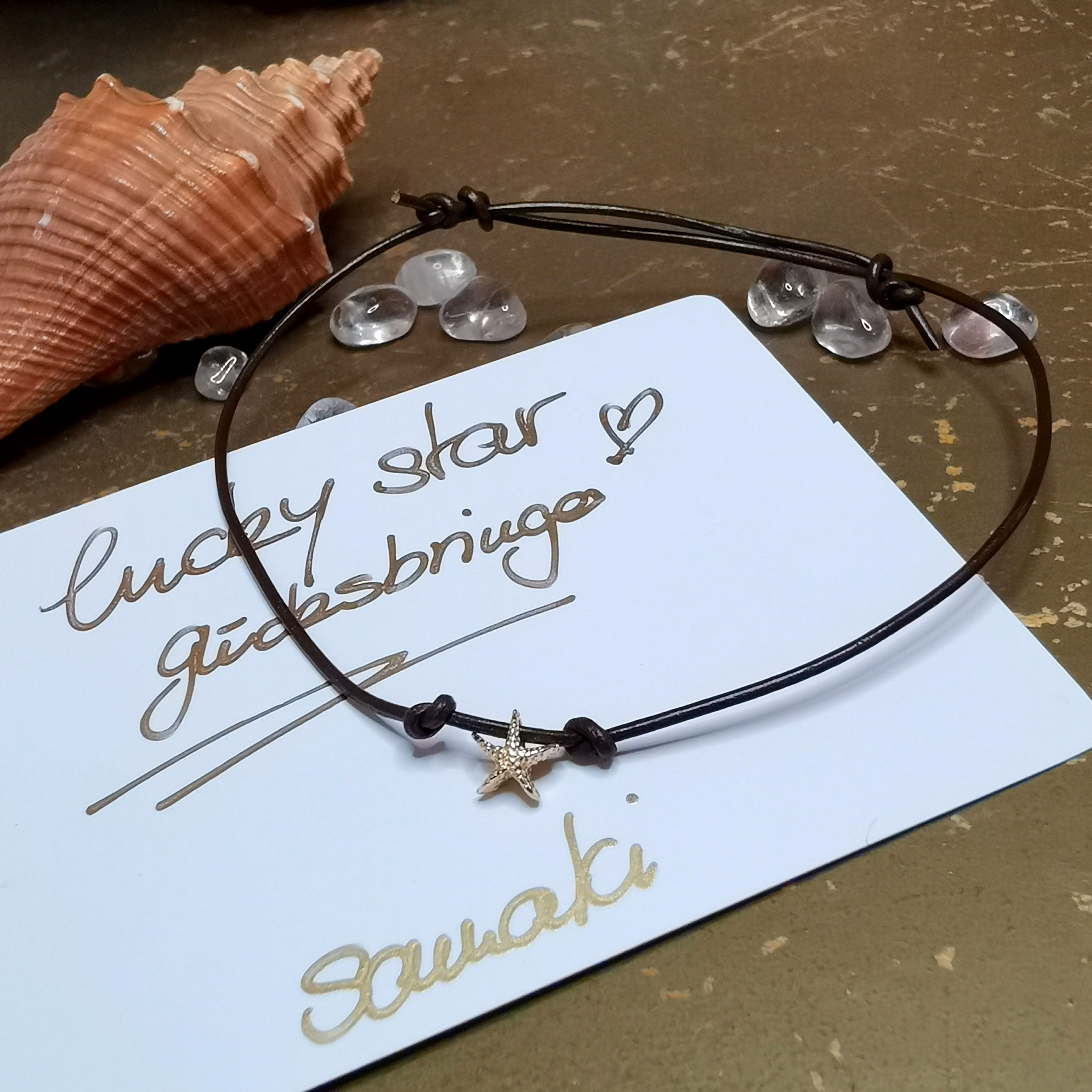 Gold Seestern Leder Yoga Armband – geweiht für Freiheit, Vertrauen & Lebensfreude
