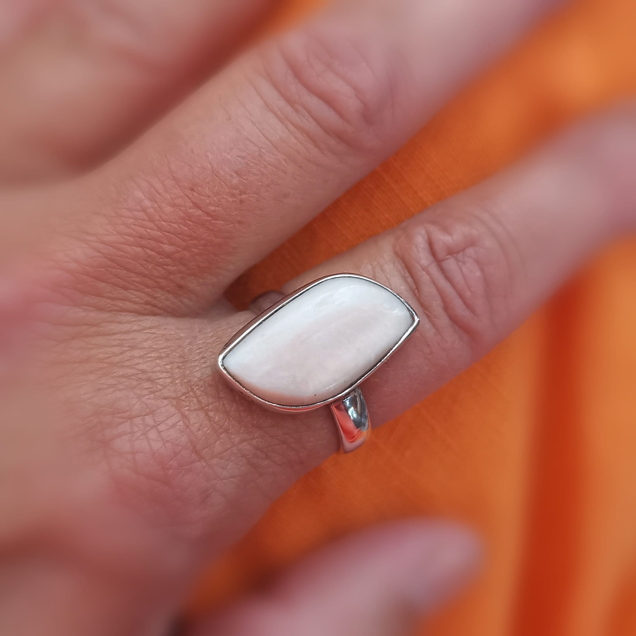 Rosa Opal Edelstein Ring Sterlingsilber – geweiht für Liebe, Sanftmut & Herzenswärme
