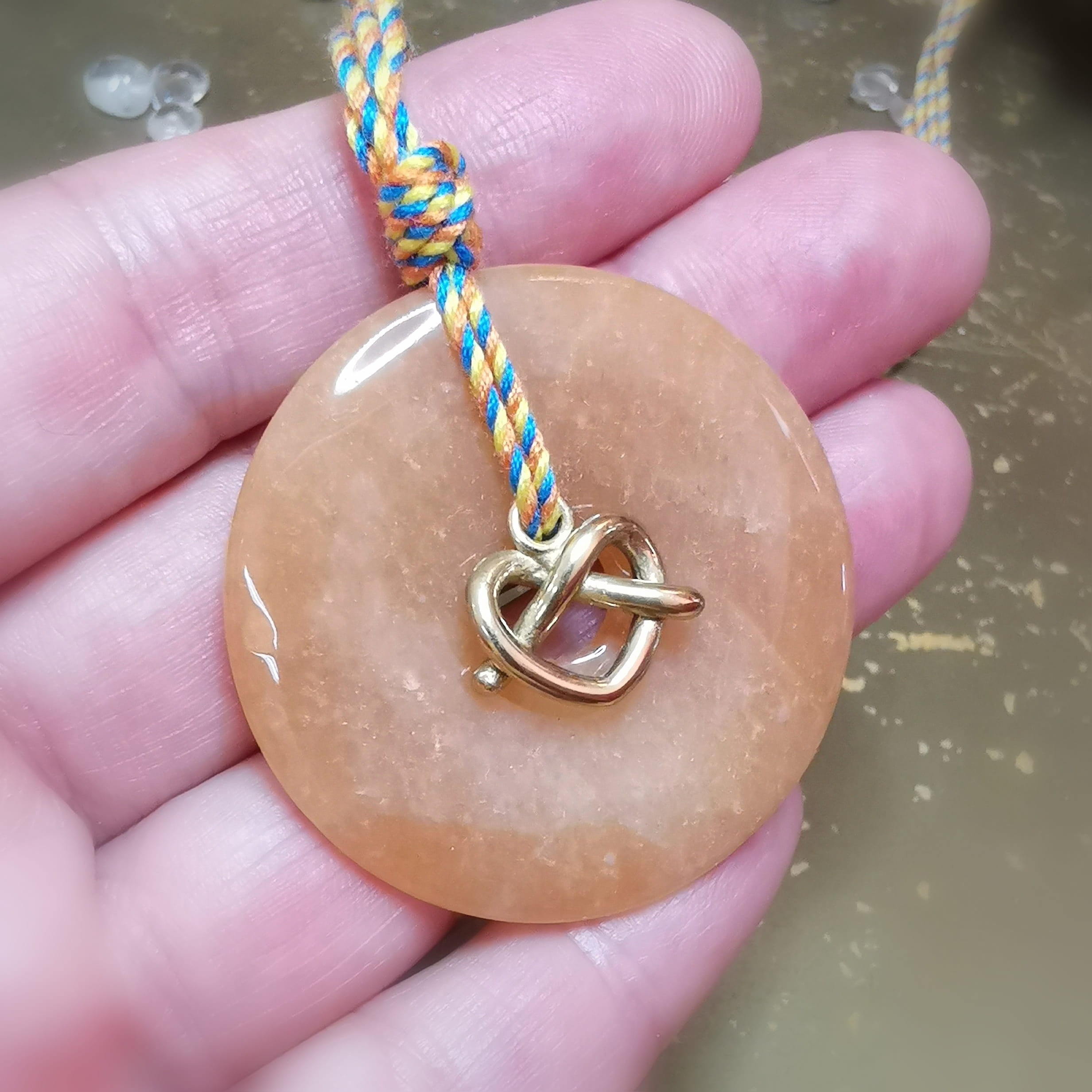 Orangencalcit Herz Edelstein Karma Kette – Hippie Style easy going