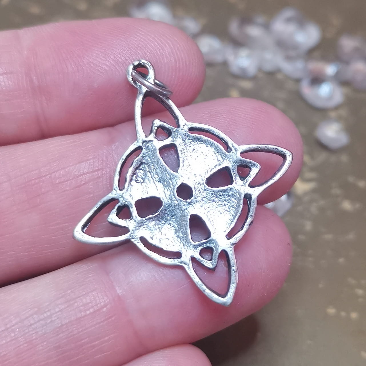 Hexenknoten Anhänger Sterlingsilber – Schutz, Klarheit & Vertrauen