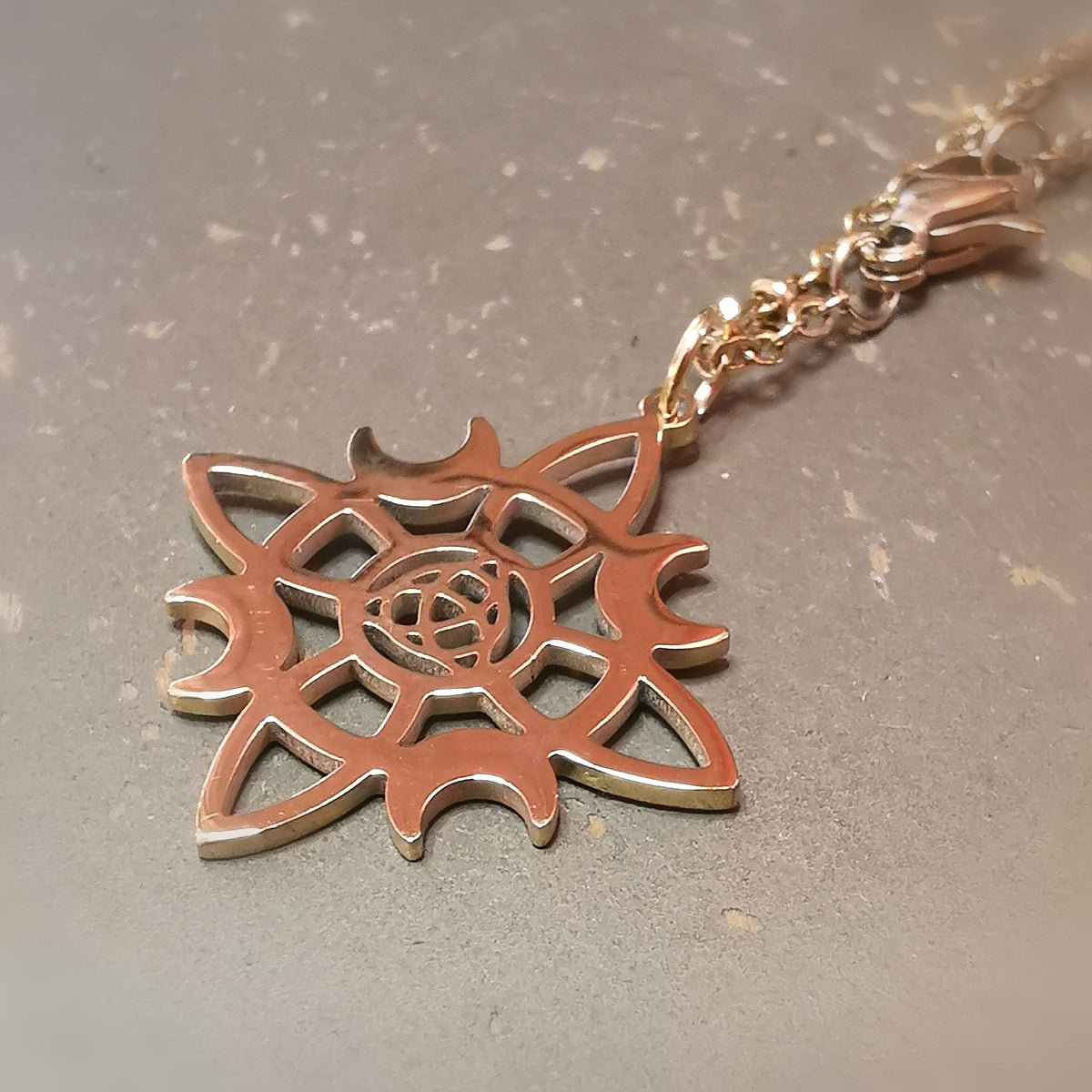 Hexenknoten Karma Kette Gold – Schutz, Intuition & magische Lebensenergie