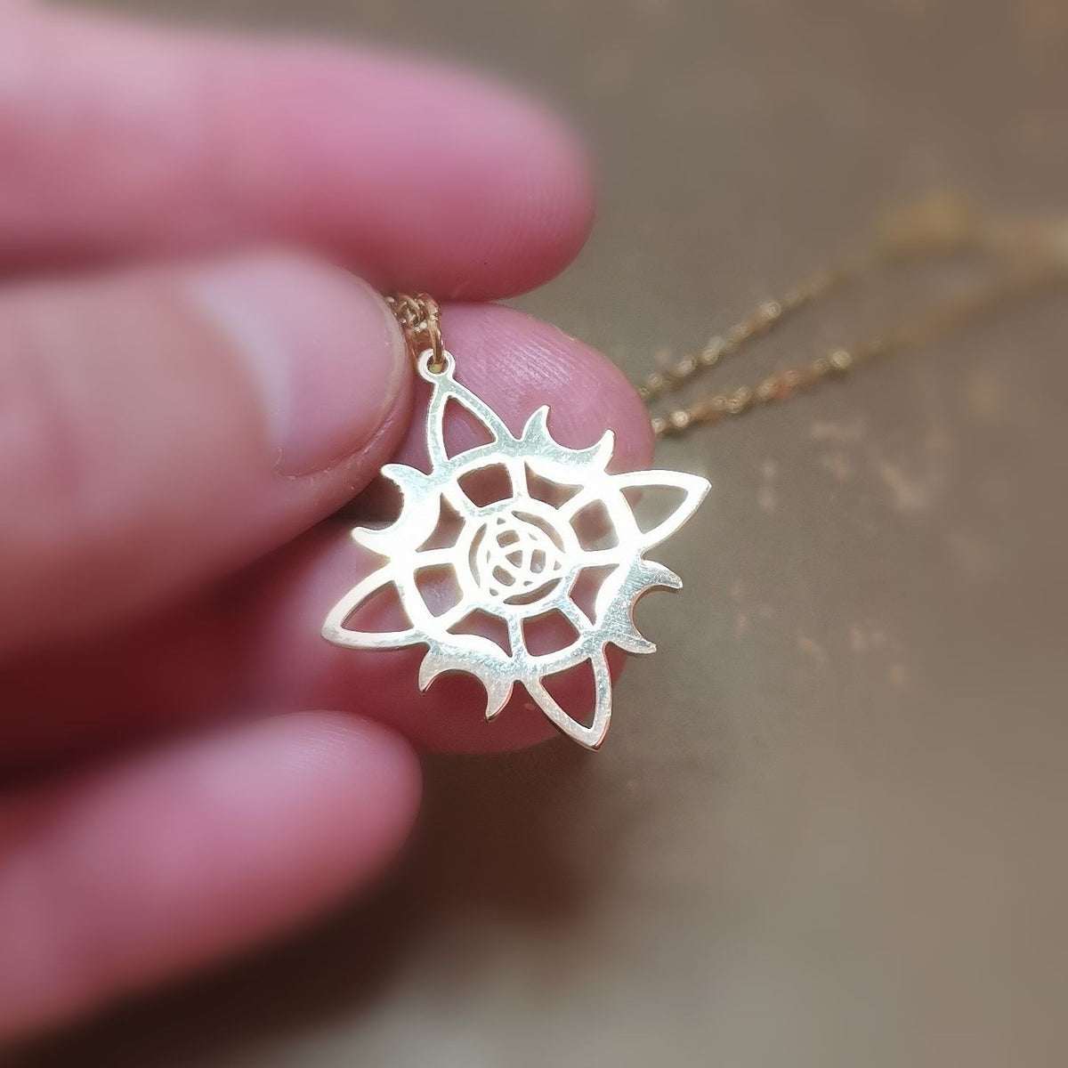 Hexenknoten Karma Kette Gold – Schutz, Intuition & magische Lebensenergie