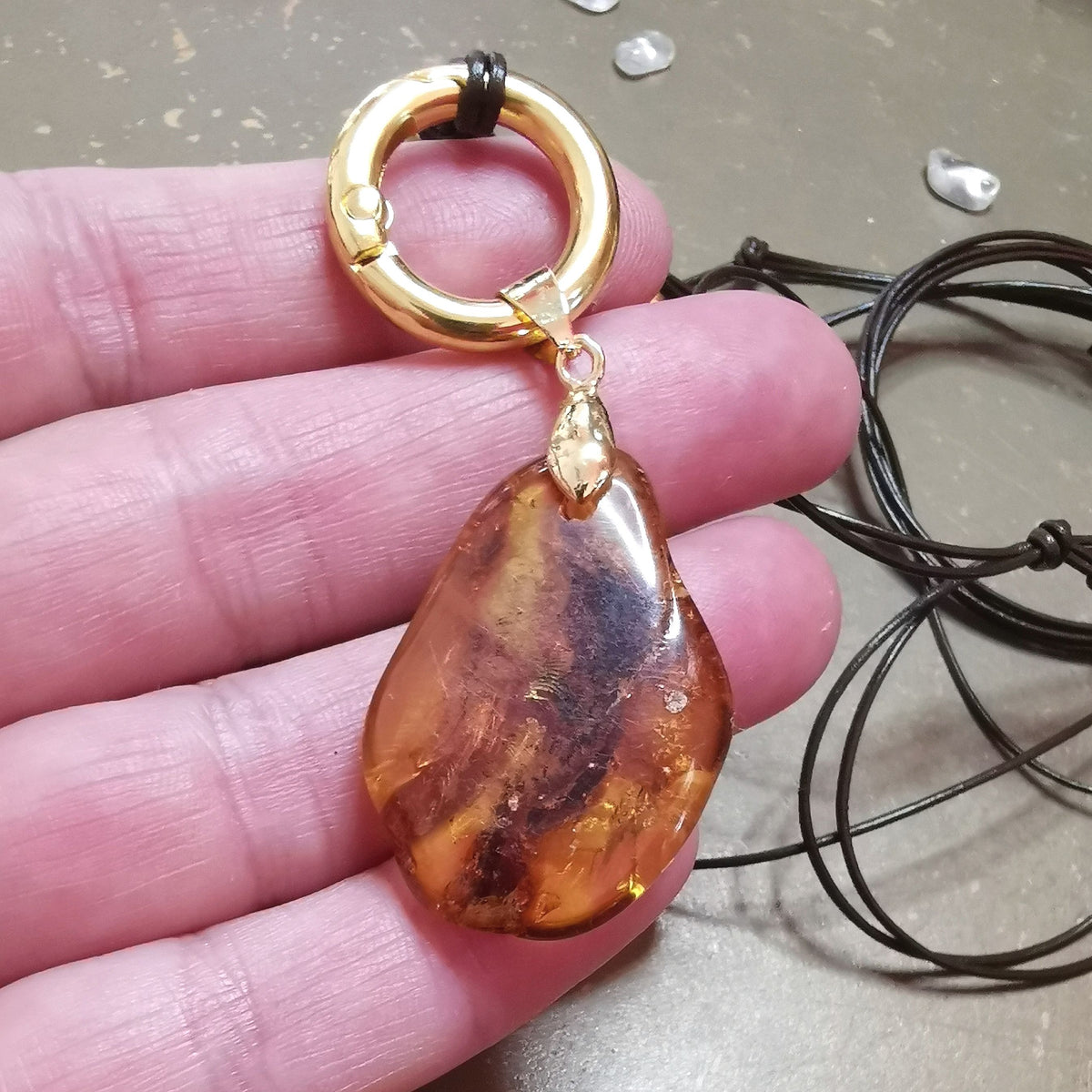 Bernstein Leder Gold Edelstahl Karma Kette – Lebensfreude, Energie & Solarplexus Chakra