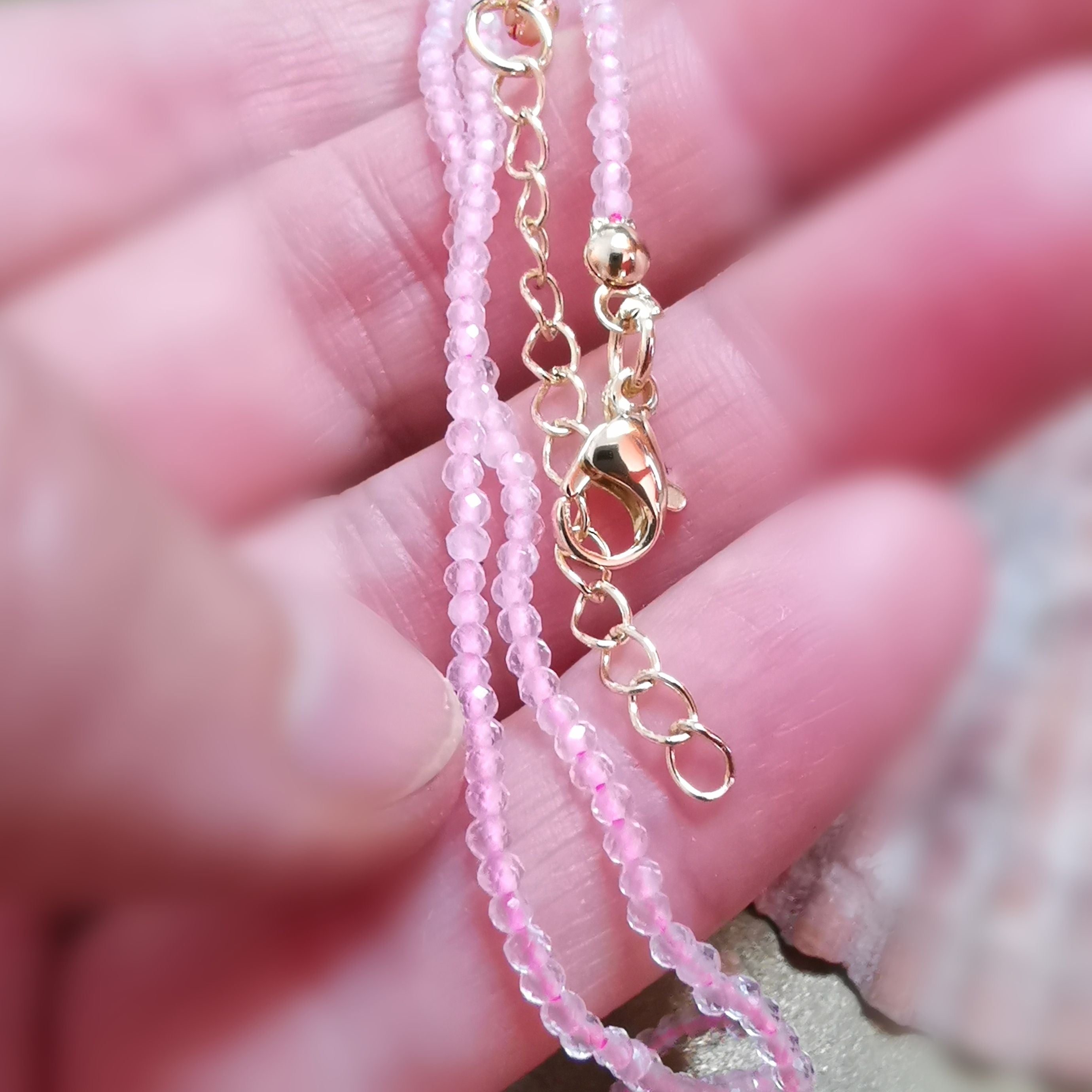 Rosenquarz Edelstein Kette zart facettiert – Liebe, Harmonie & Herzenergie