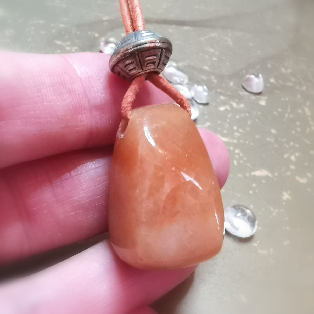 Sardonyx Edelstein Leder Kette – Stärke, Selbstvertrauen & Erdung