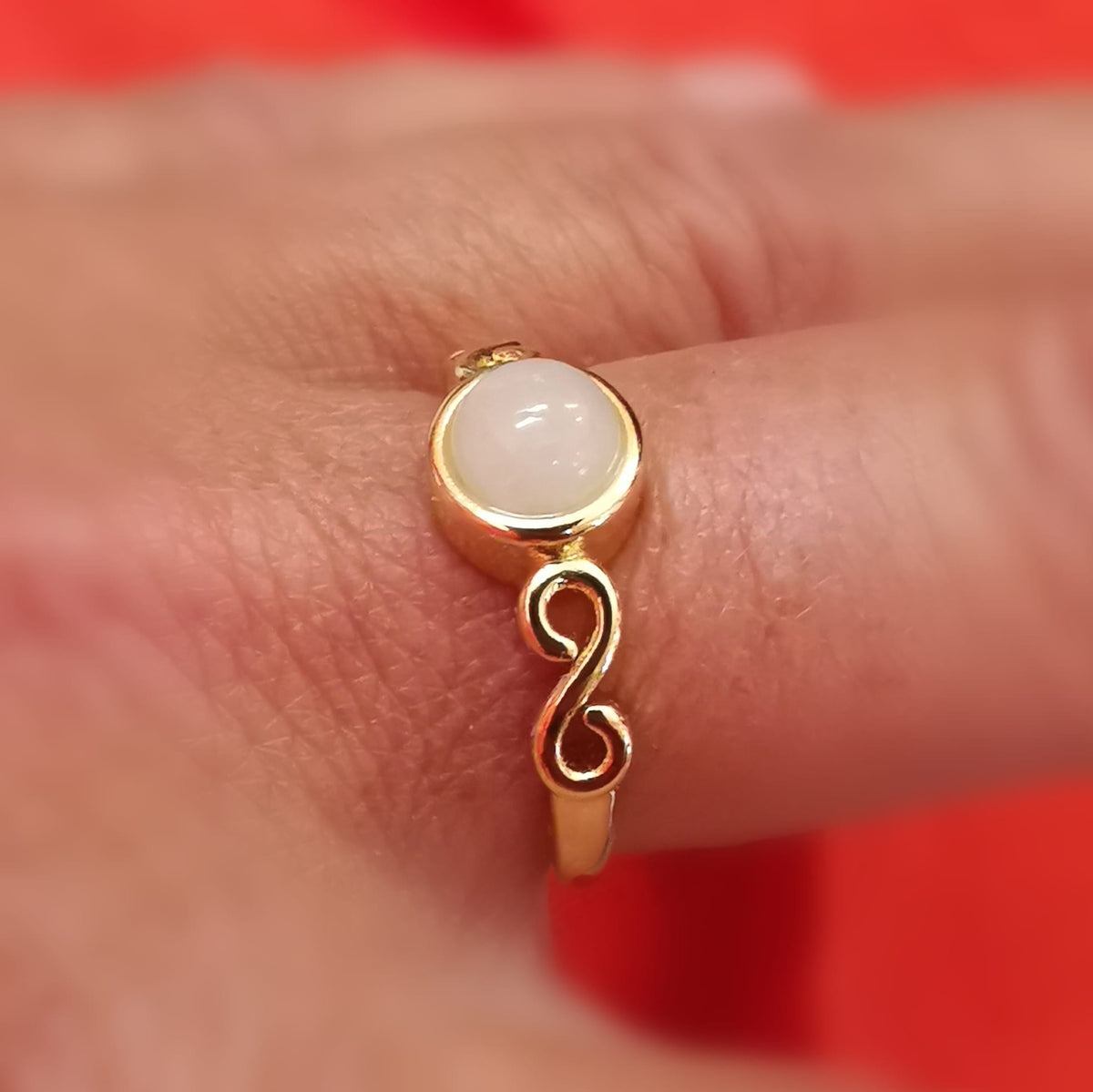 Weißer Achat Infinity Ring – Unendlichkeit, Harmonie & Verbundenheit