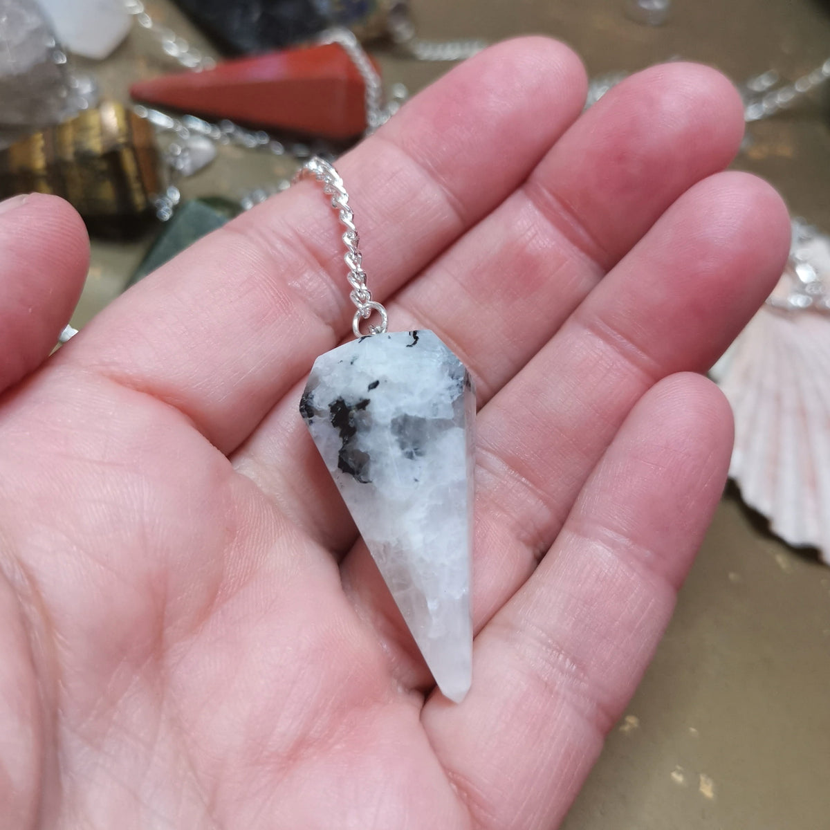 Mondstein Edelstein Pendel mit Seidentäschchen – Intuition Mondenergie Orakel Reiki
