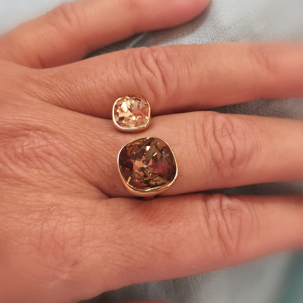 Gold Edelstahl Ring mit Kristallen Ton in Ton – Balance, Selbstbewusstsein & Lebensfreude