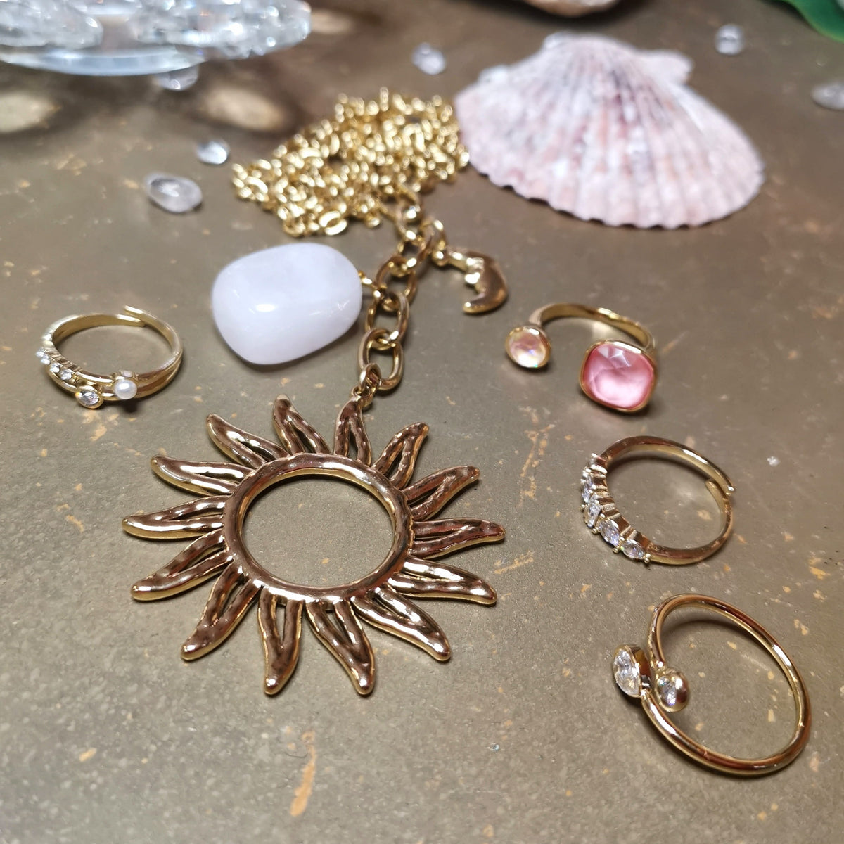 Sonne & Mond Rosenquarz Edelstein Kette Gold – geweiht für Liebe, Harmonie & Lebensfreude