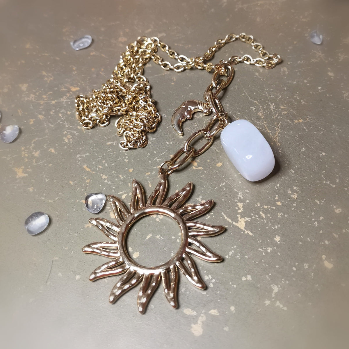Sonne & Mond Rosenquarz Edelstein Kette Gold – geweiht für Liebe, Harmonie & Lebensfreude