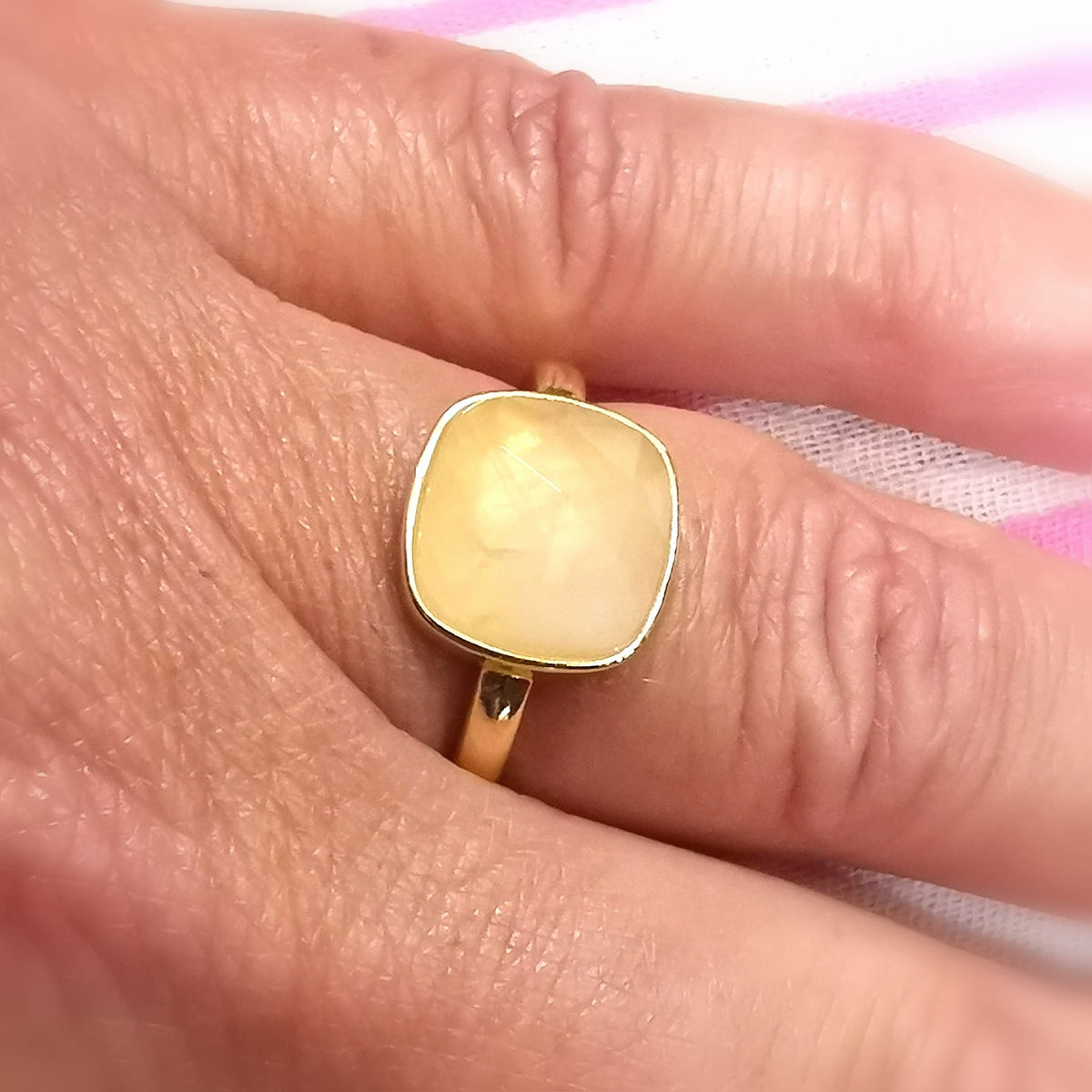 Orangencalcit Edelstein Ring Gold Edelstahl – Lebensfreude, Optimismus & positive Energie