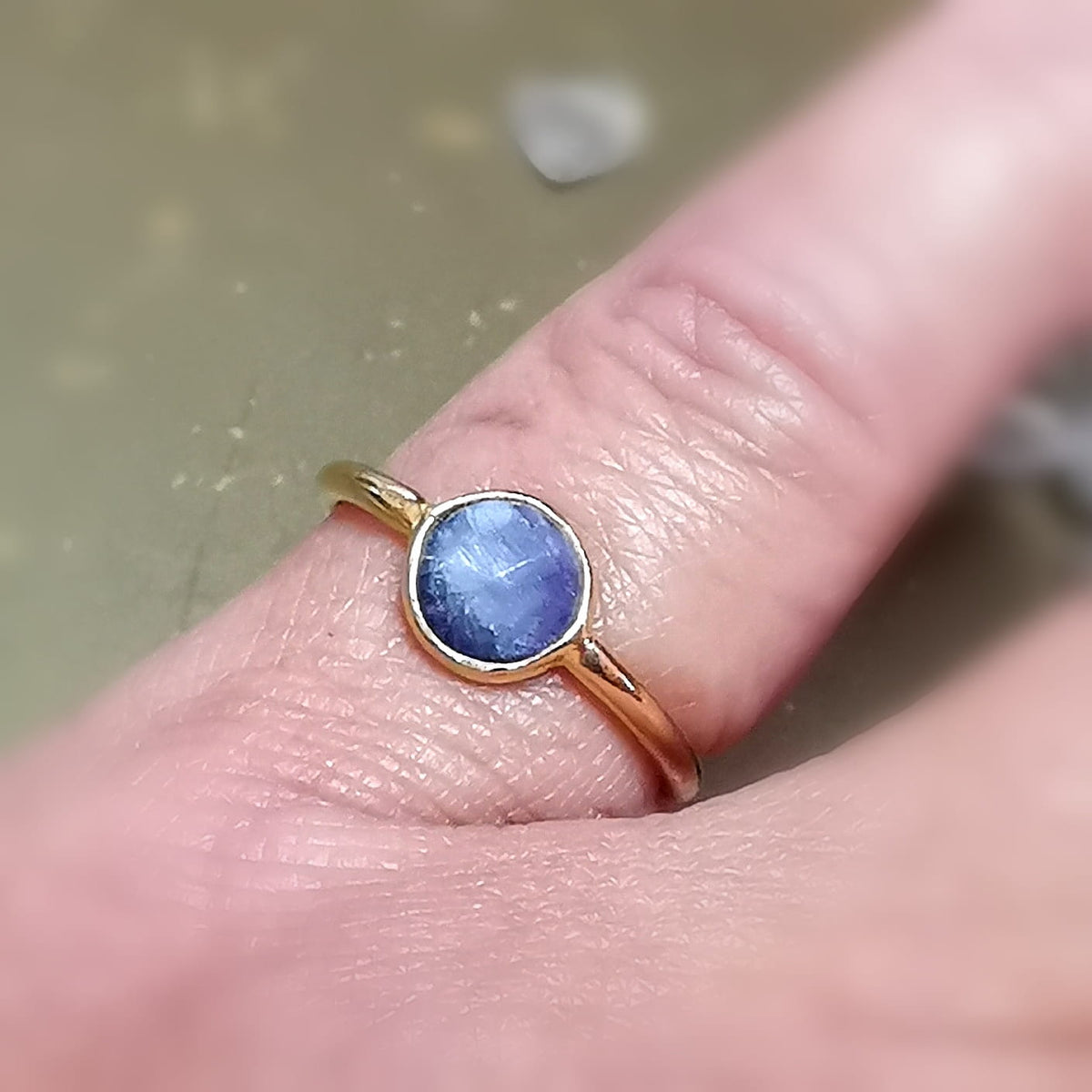 Blauer Korund Edelstein Ring Gold Edelstahl – Saphir Symbolik, Weisheit & innere Stärke