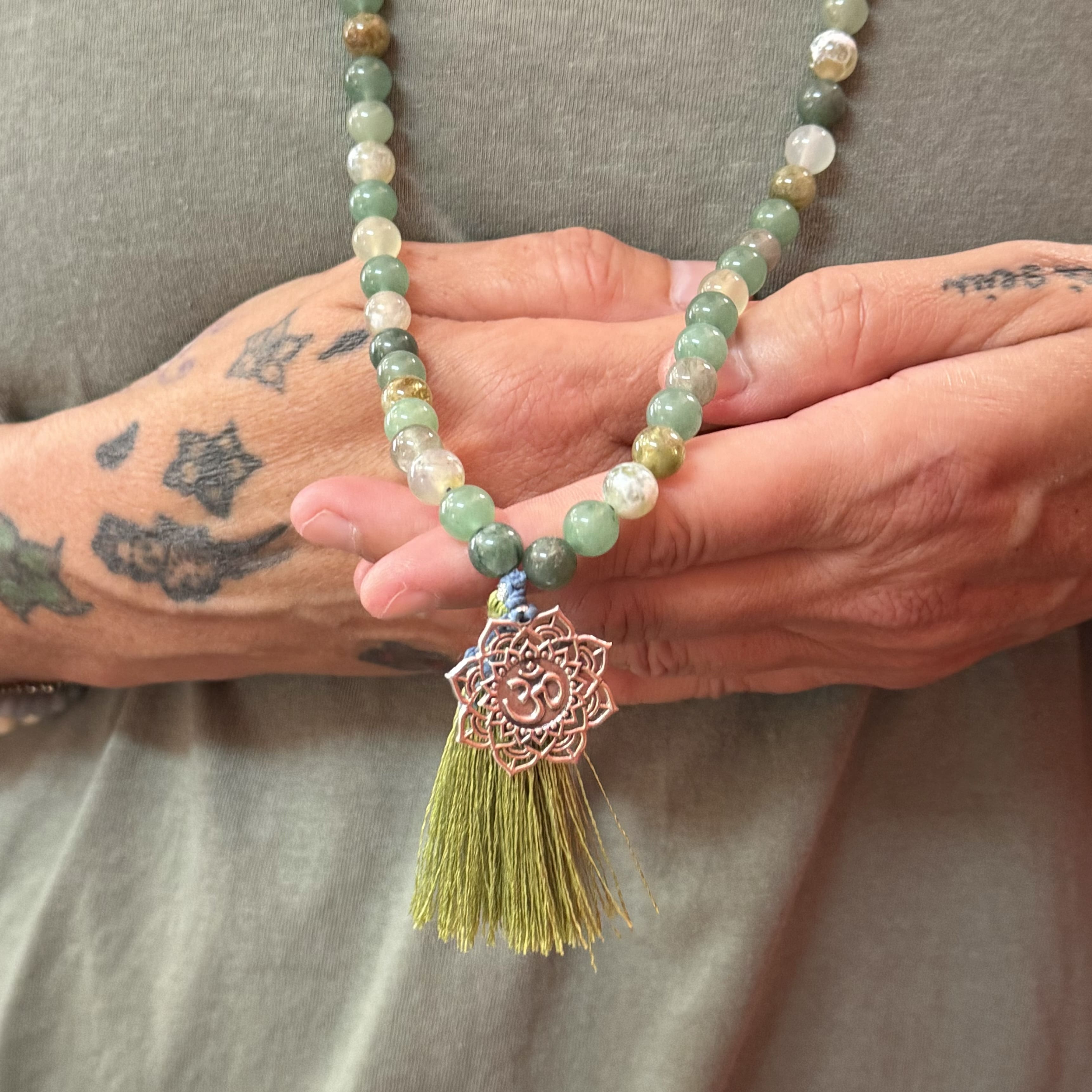 Mala Herzchakra Edelstein OM Karma Kette, Gebet und Meditation, Handarbeit, geweiht, Licht und Liebe