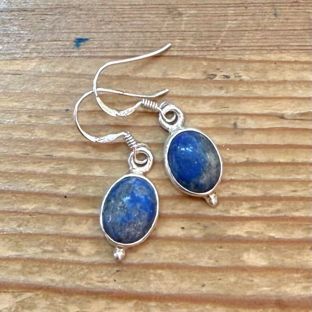 Lapislazuli Edelstein Ohrringe – geweiht für Wahrheit, Intuition & innere Klarheit
