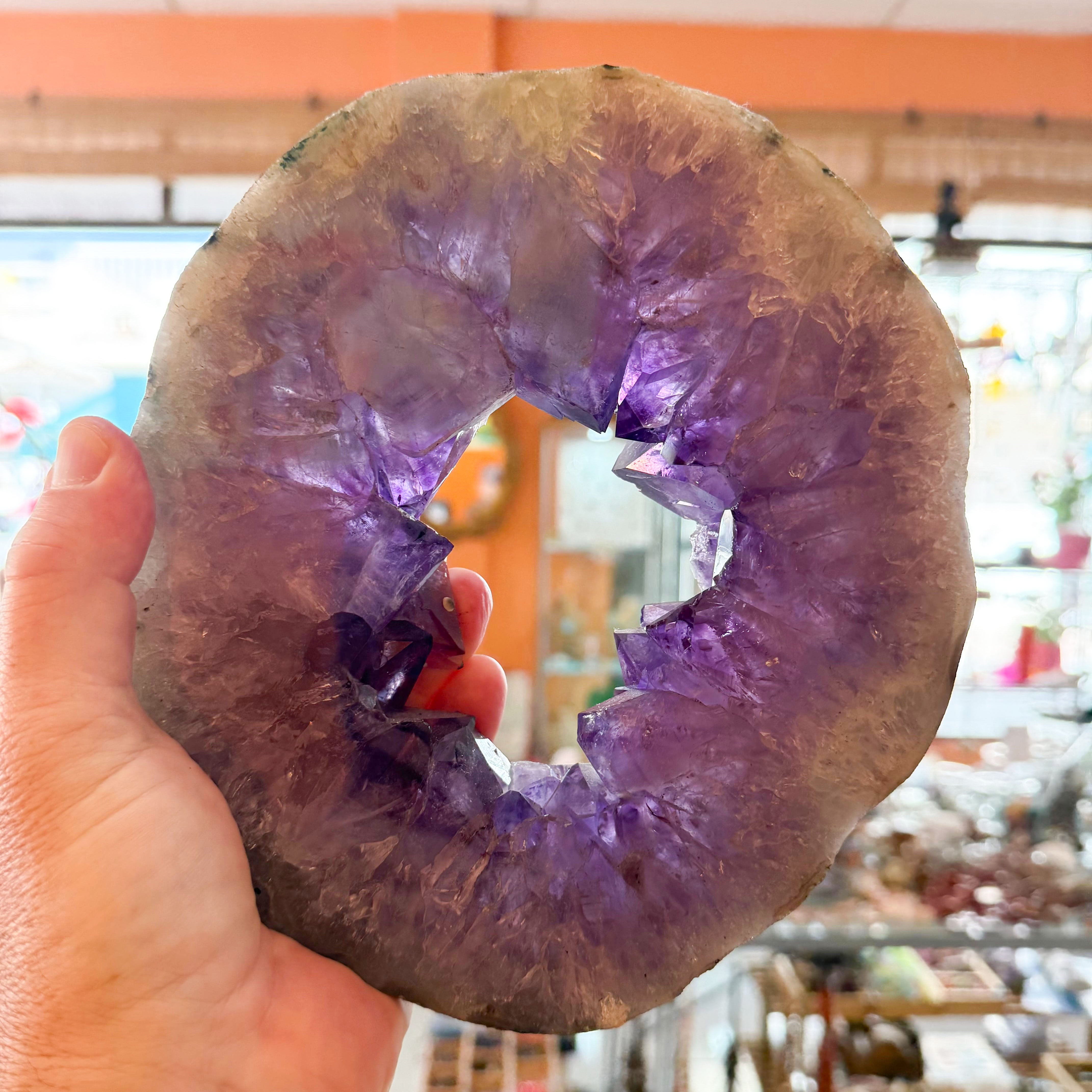 Amethyst Edelstein Drusenscheibe mit Ständer – Klarheit, Ruhe & Spiritualität