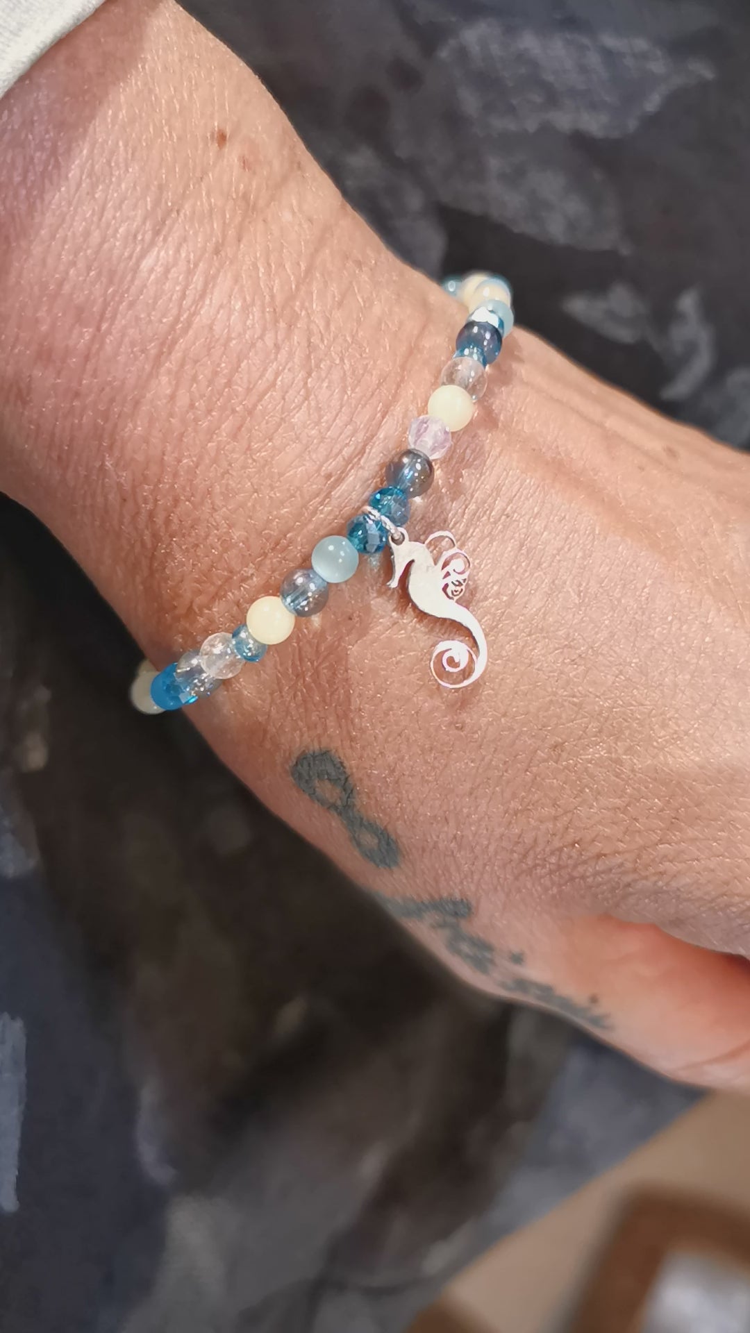 buntes Edelstein Heilstein Karma Armband kleine Kostbarkeiten, Krafttier Seepferdchen, geweiht - Leichtigkeit