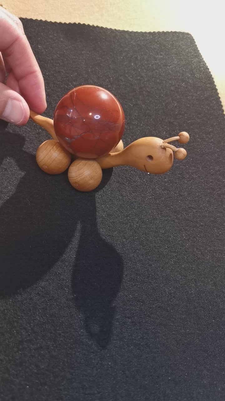 Schnecke Roter Jaspis Unikat Edelstein und Holz, zur Meditation Raumreinigung, Karma Energie, geweiht - Kraft der Freude