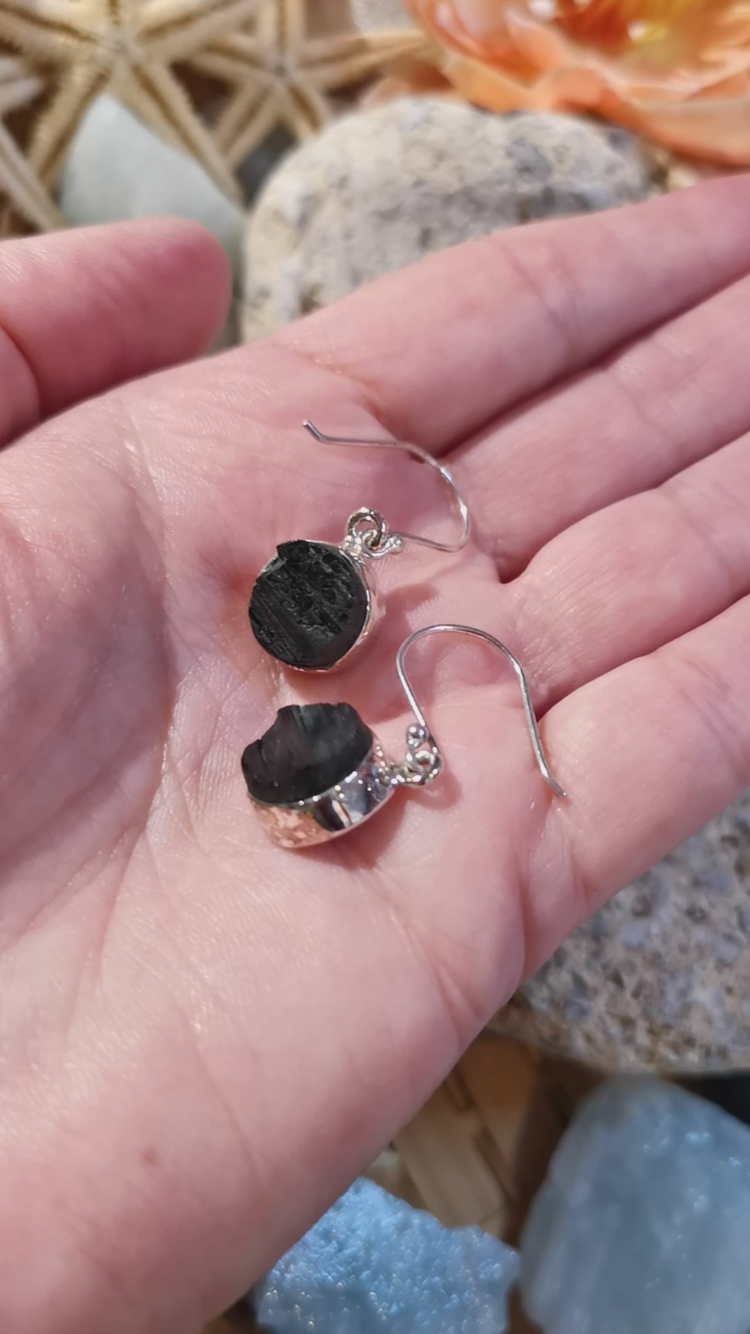 Turmalin Rohstein Heilstein Ohrringe Ohrhänger, natur schwarz, geweiht, Karma Edelsteine in Sterlingsilber, Aura Kraft