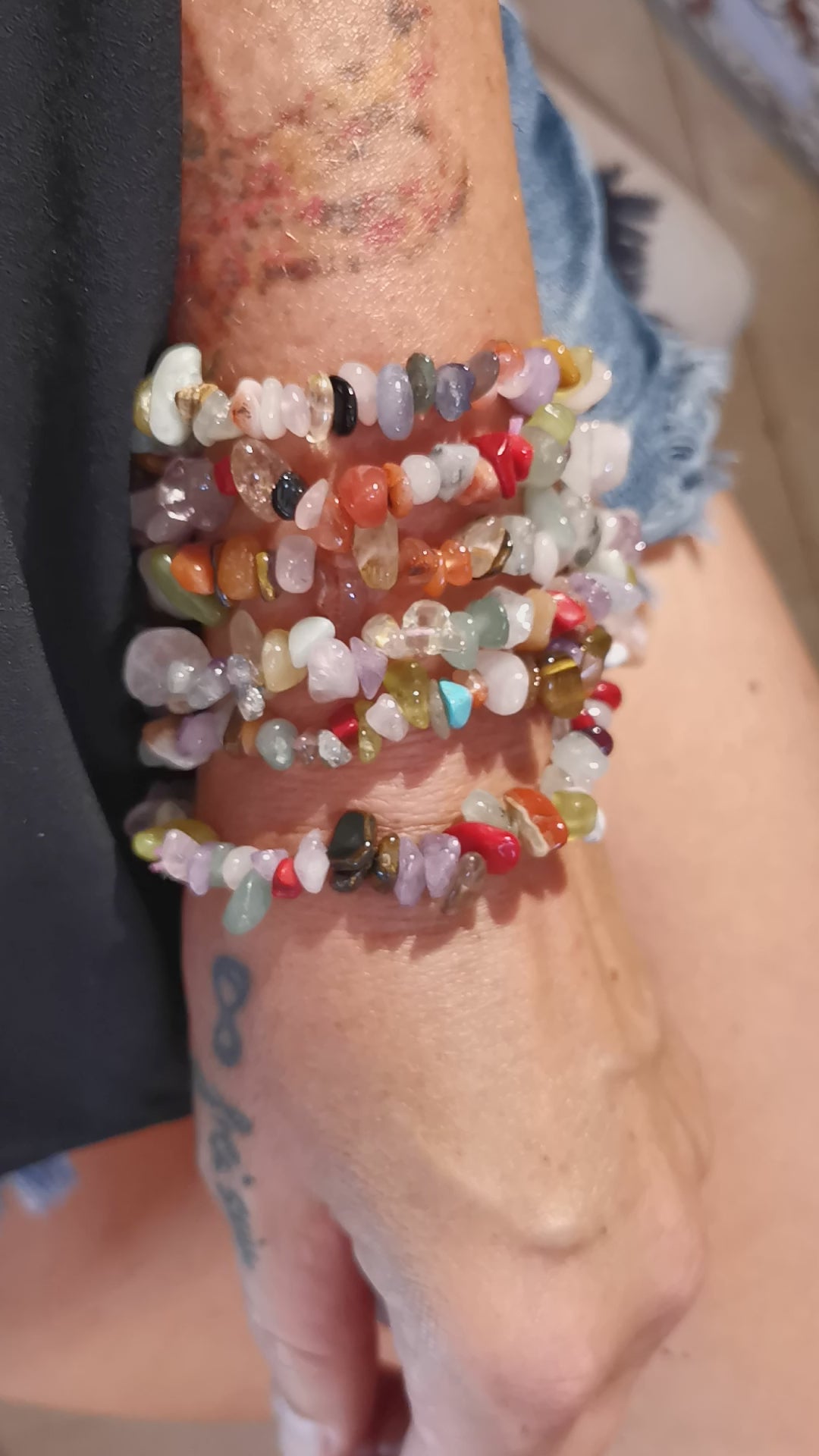 Edelstein Heilstein Mix bunt, 1000 Kostbarkeiten, Aura Chakra Boho Armband geweiht mit Licht und Liebe