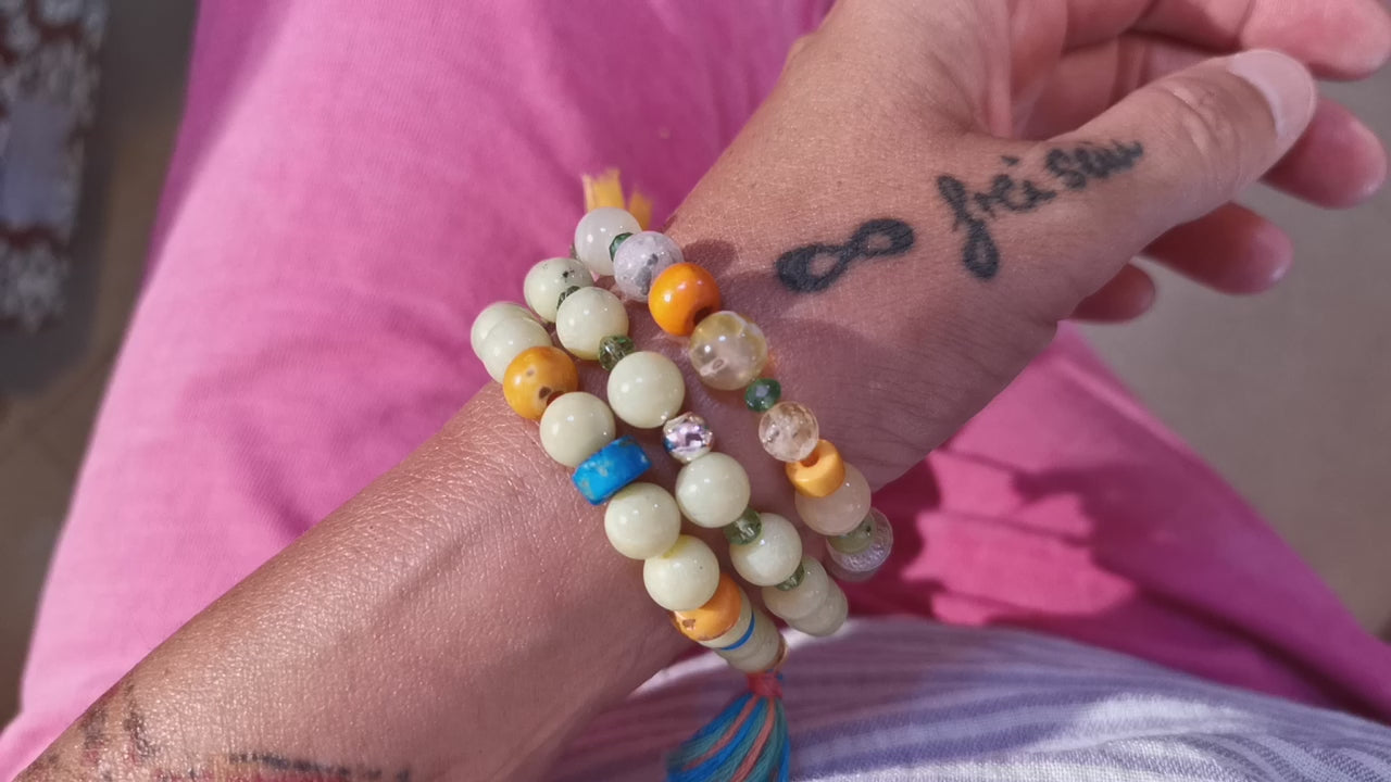 Edelstein Jade Karma Armband, frische Farben, geweiht, Boho Hippie Heilstein Mode, Lebenslust
