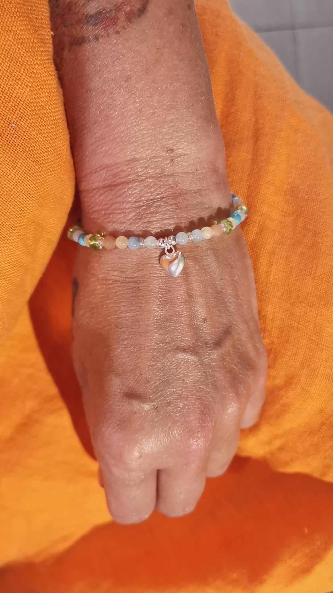 geweihtes Edelstein Mix Karma Armband, Glücksarmbändchen mit Olivin, Sonnenstein, Aquamarin, Orangencalcit, Tibet Türkis, Licht und Liebe