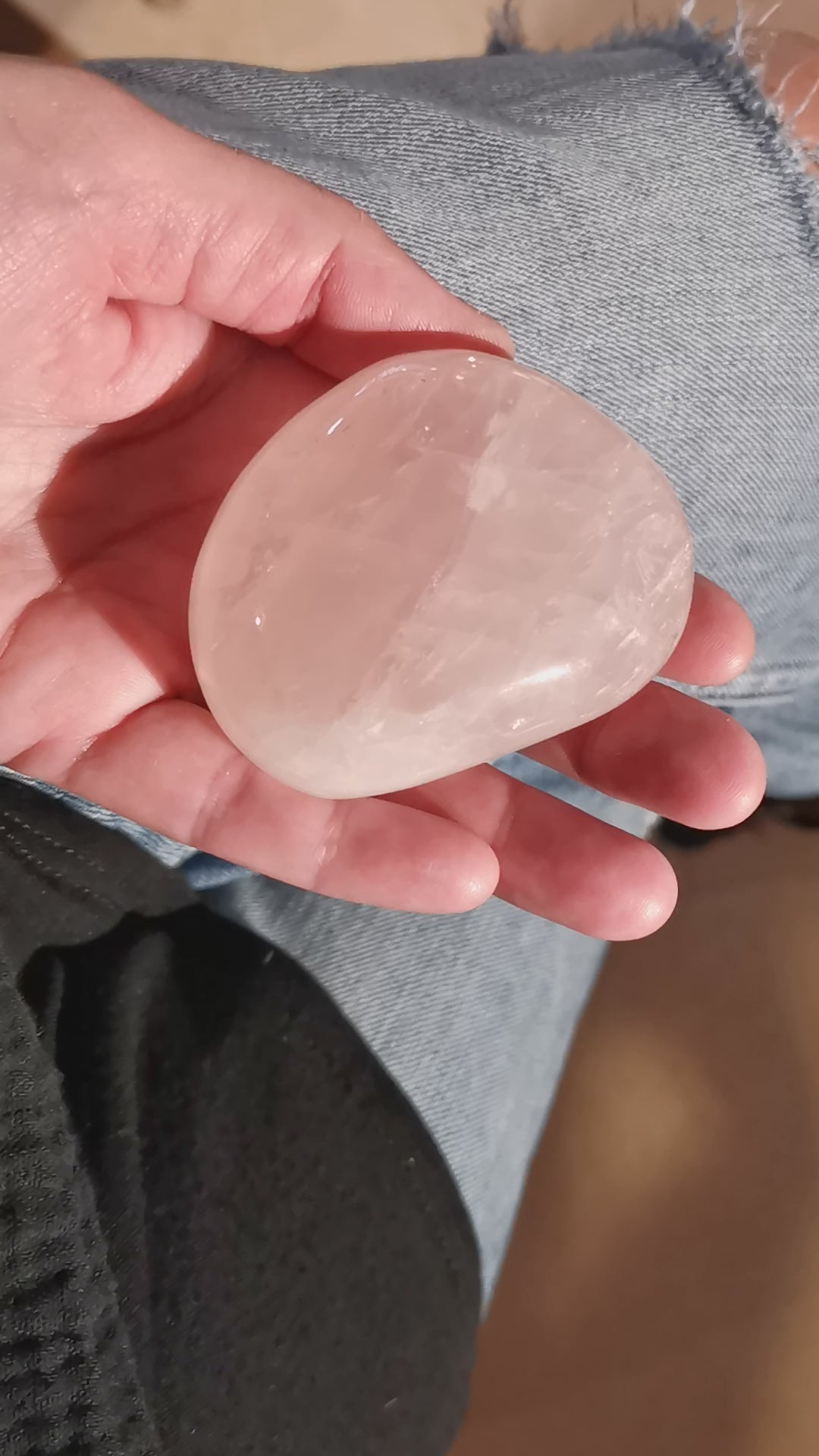 geweihter Rosenquarz XXL Trommelstein, Heilstein Edelstein zur Meditation und Entspannung - Reiki, Yoga, Meditation - Licht und Liebegeweihter Rosenquarz XXL Trommelstein, Heilstein Edelstein zur Meditation und Entspannung - Reiki, Yoga, Meditation - Licht und Liebe