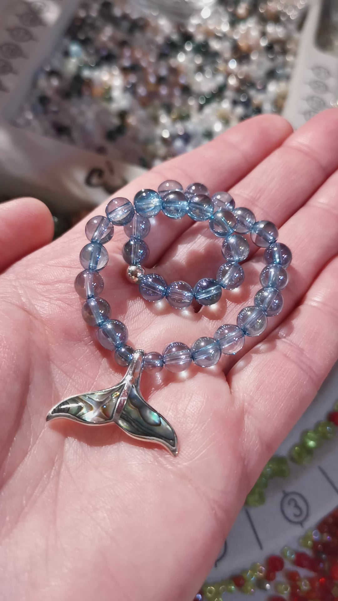 geweihtes Walflosse Krafttier Karma Armband mit Aqua Aura Edelstein AA Heilstein Qualität, Leichtigkeit und Inneres Wissen