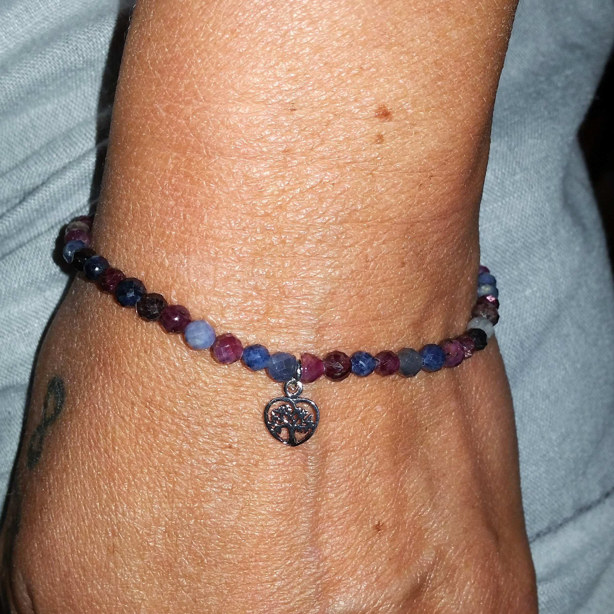 Saphir Rubin Lebensbaum Edelstein Karma Armband geweiht - Erneuerung, Kraft