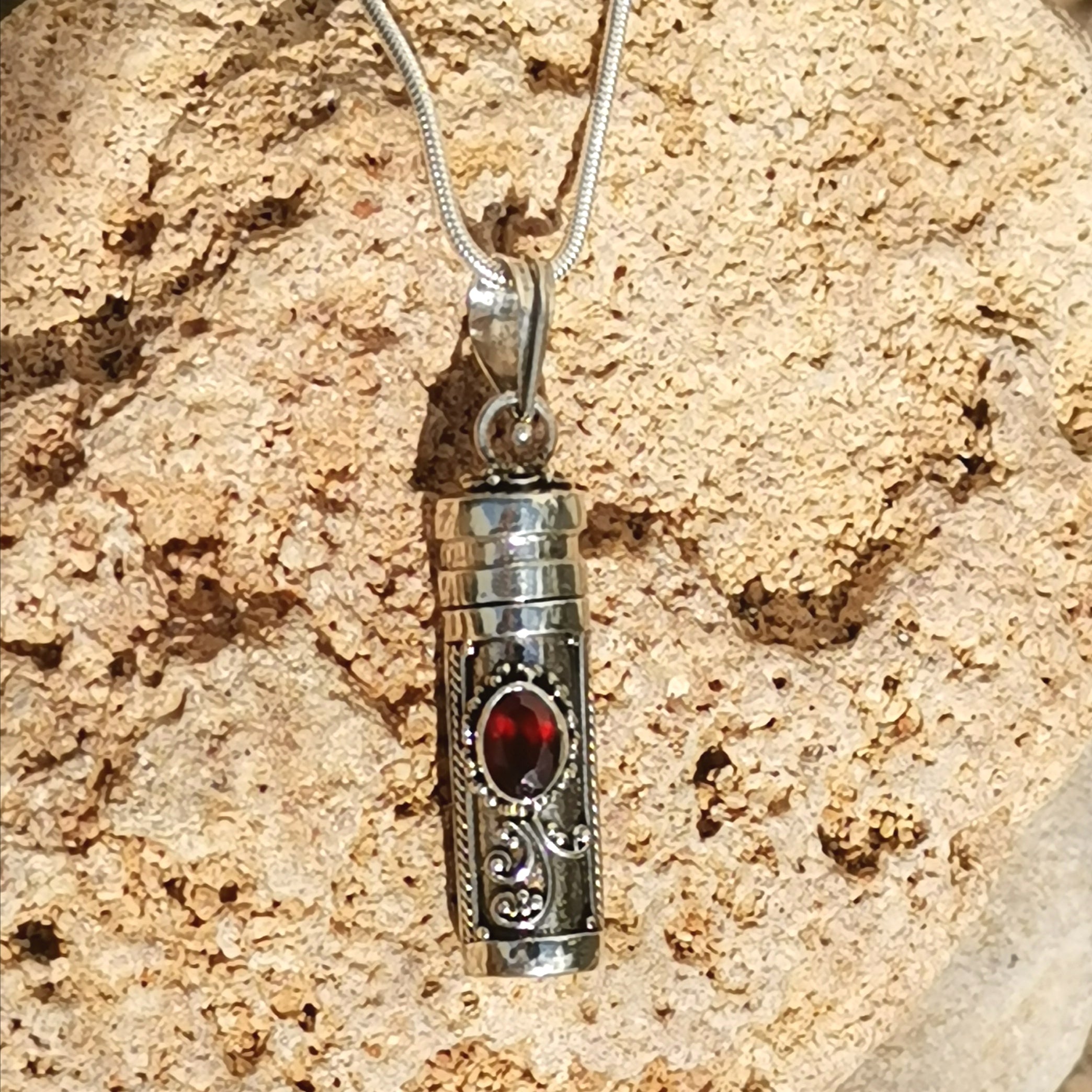 Wunsch Medaillon Glücksbringer Sterlingsilber Kette 45 cm mit Granat Edelstein