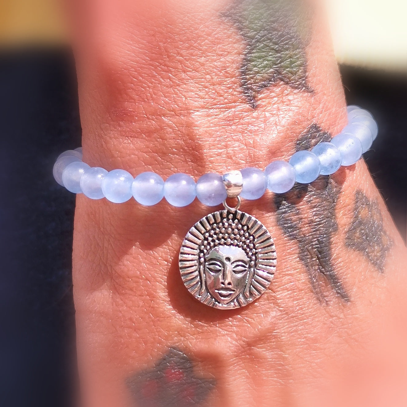 blaue Jade Buddha Karma Armband, lichtvoller wasserblauer Edelstein, in Harmonie