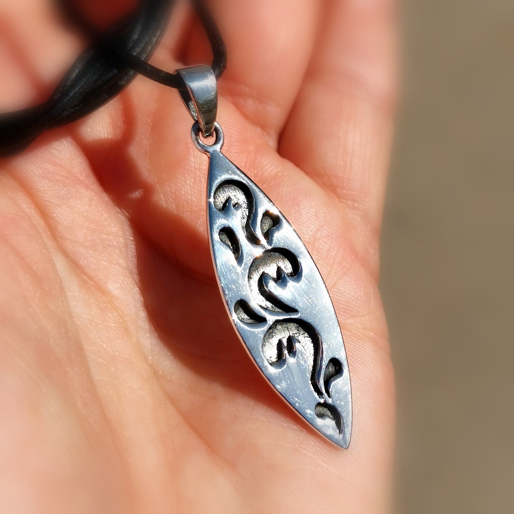 Talisman Sterlingsilber Anhänger surfboard surfbrett, Lebensfreude und Energie, samaki mallorca