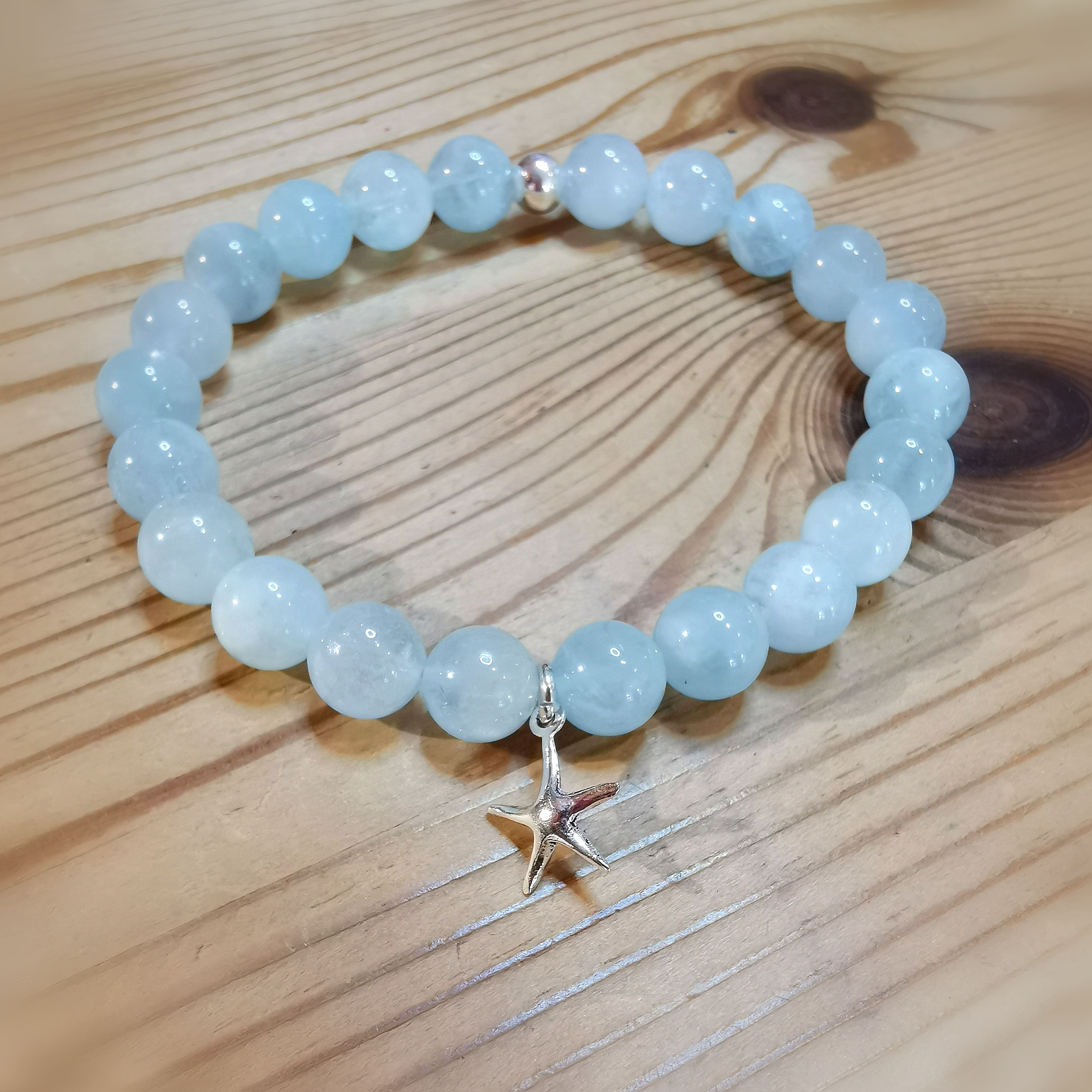 Aquamarin Edelstein Seestern Karma Armband, hell blauer Wasserstein, wundervolle Leichtigkeit, samaki