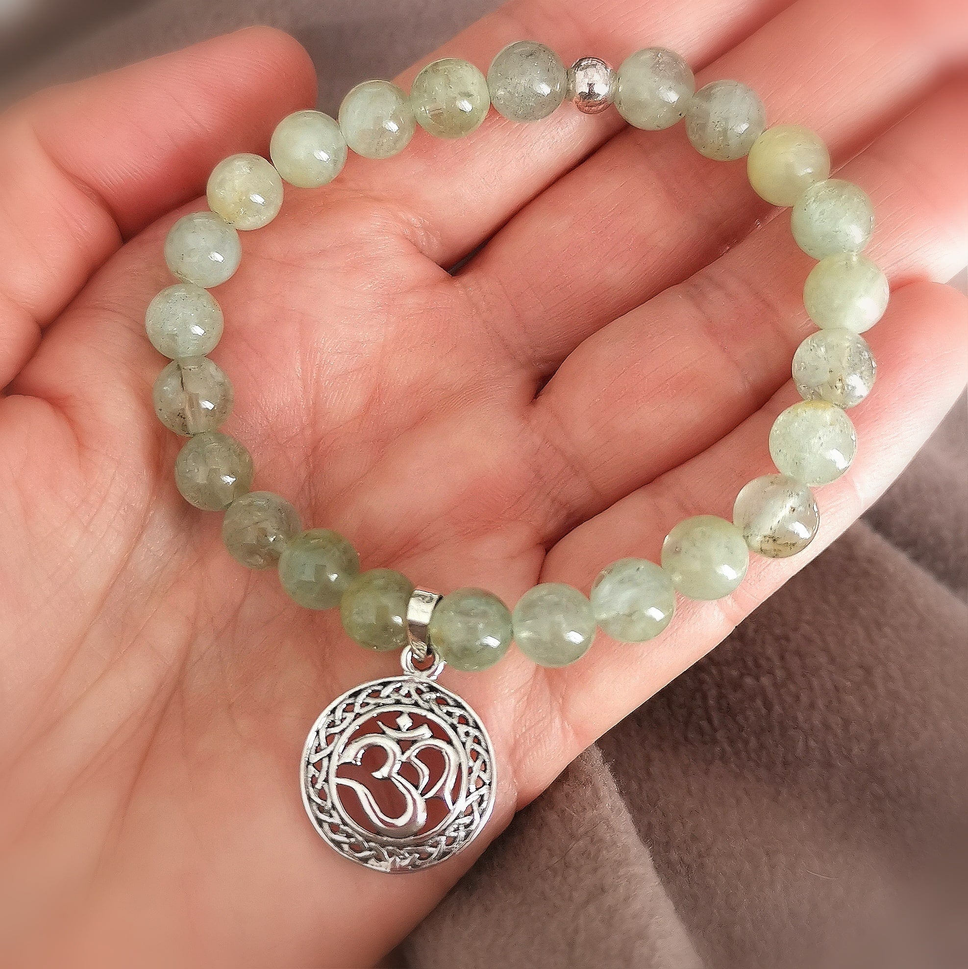 grüner Aquamarin Wasser Edelstein Heilstein: OM Chakra Karma Armband, aura wellness, Innere Ruhe und Gelassenheit, samaki