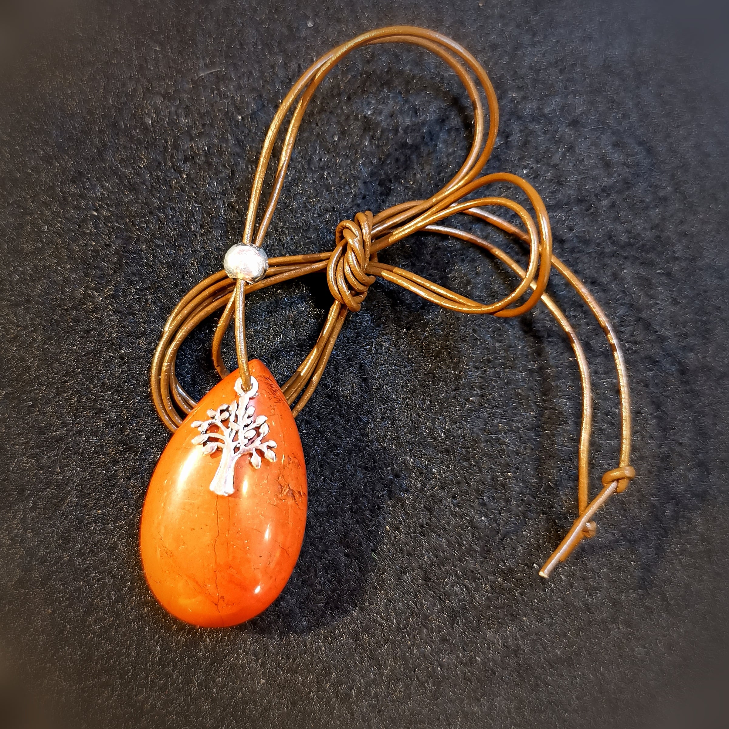 Jaspis Tropfen Edelstein Heilstein Karma Kette, Lebensbaum Schmuck, edle Hippie Mode, Wurzelchakra: Kraft und Willen, samaki