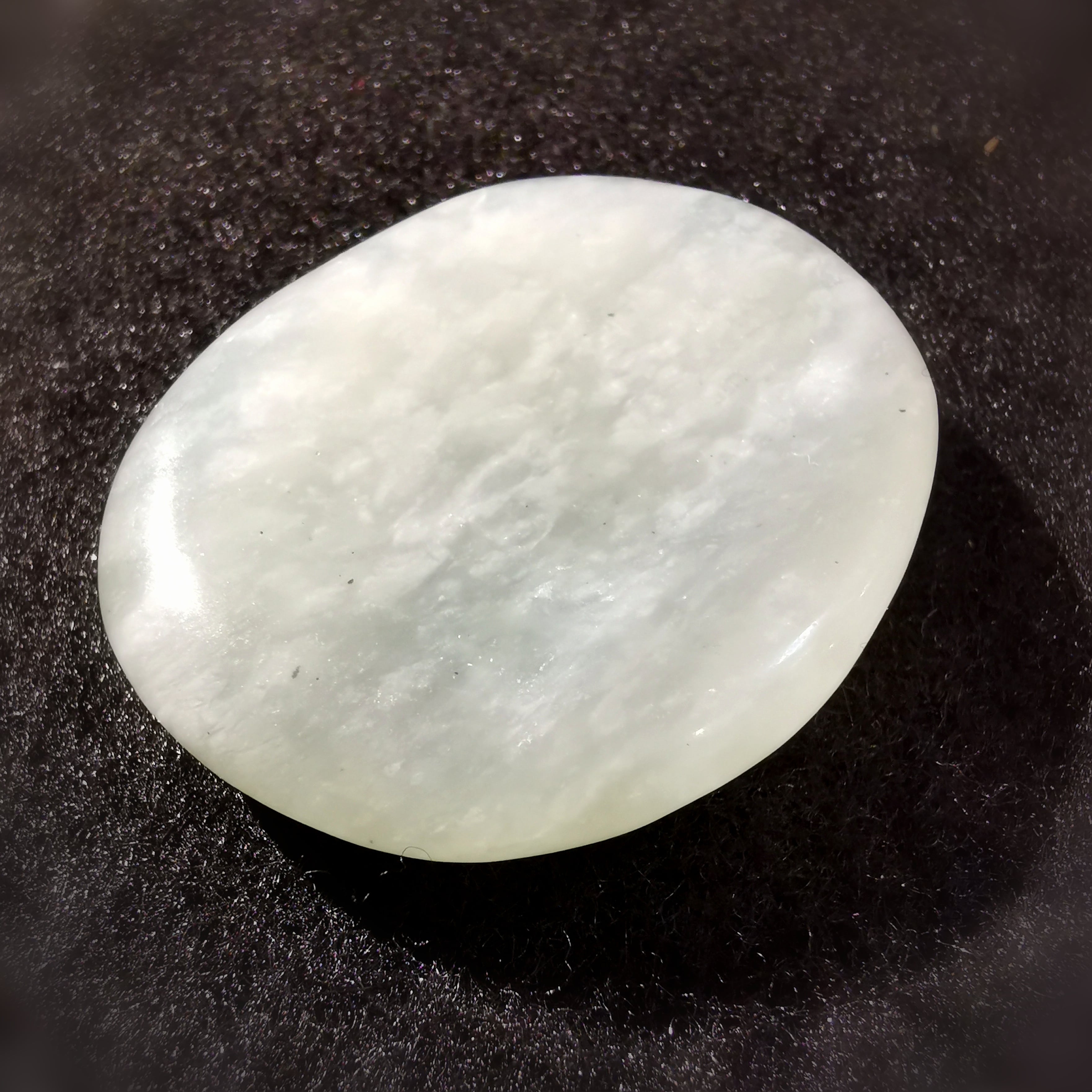 Daumenstein Handschmeichler grüne Jade, zur Meditation, Karma Energie, Harmonie