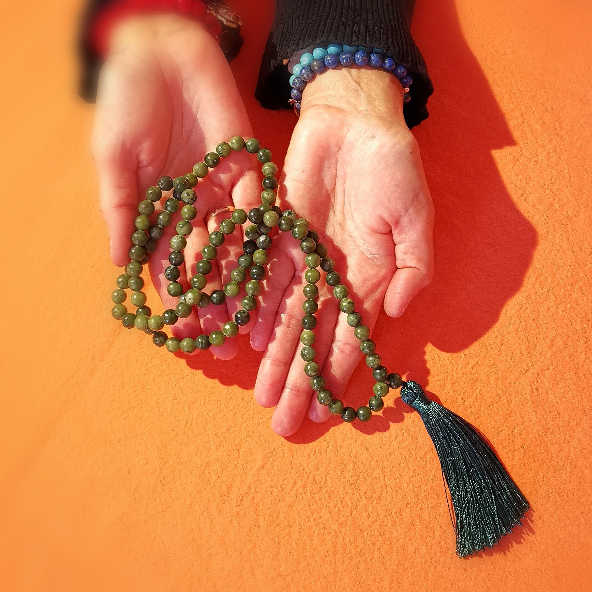 Xinyi Jade Edelstein Heilstein Mala XL, grün - Gebetskette mit langer Quaste