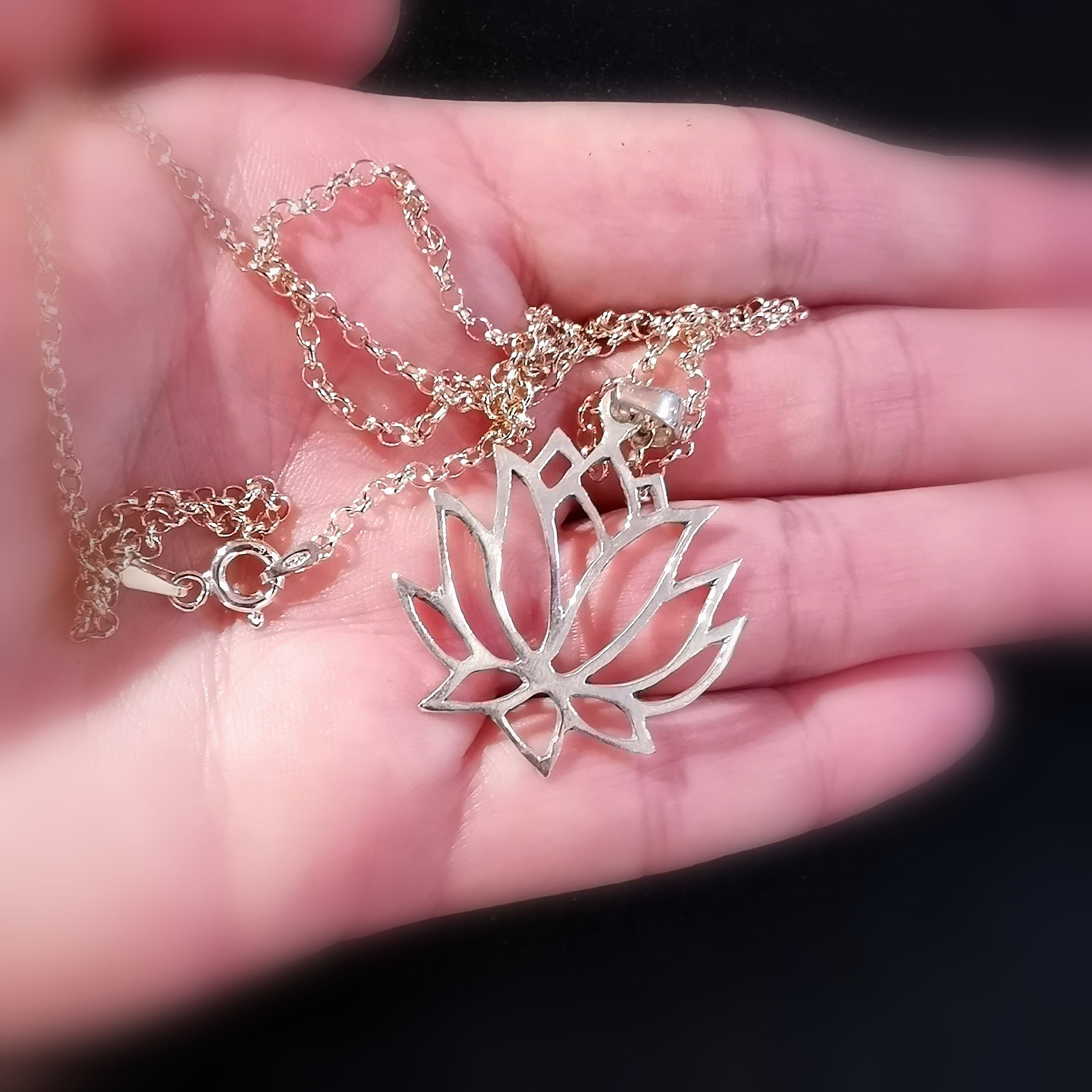 ✨ Collar Karma con Amuleto de Diseño Flor de Loto en Plata de Ley, Consagrado – Poder del Alma y Despertar