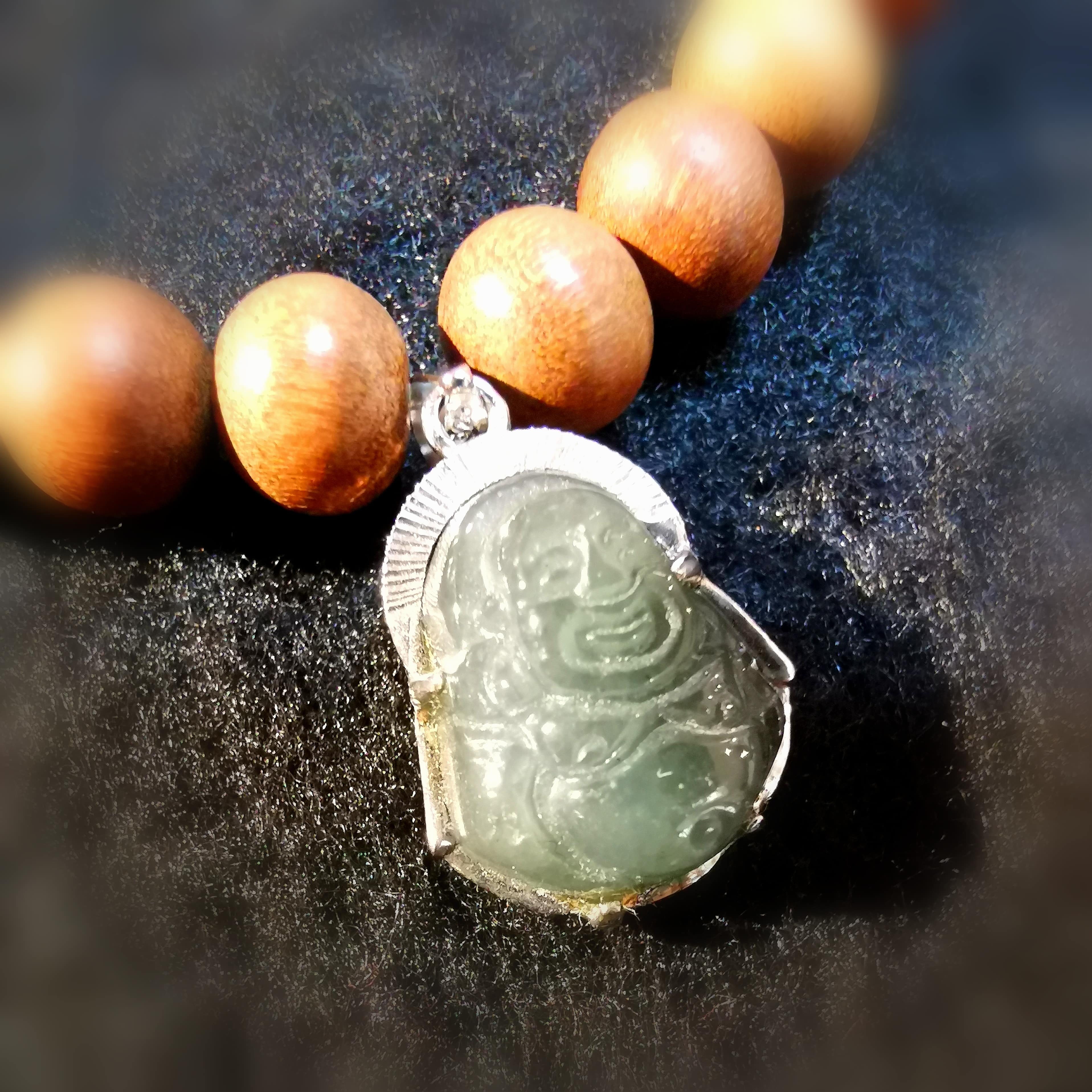 ✨ Pulsera Karma de Buda de Jade y Sándalo: consagrada para la felicidad, la serenidad y la armonía